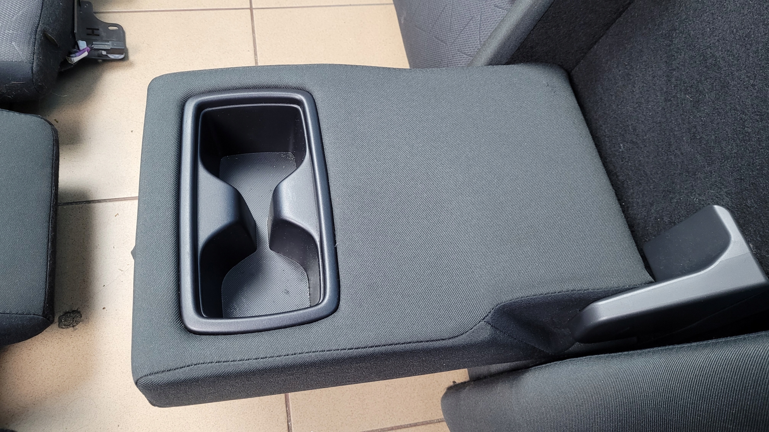 TOYOTA RAV4 V 19r диван зад