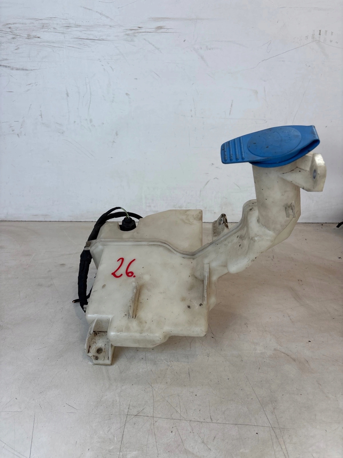 washer fluid tank Volkswagen Passat B7