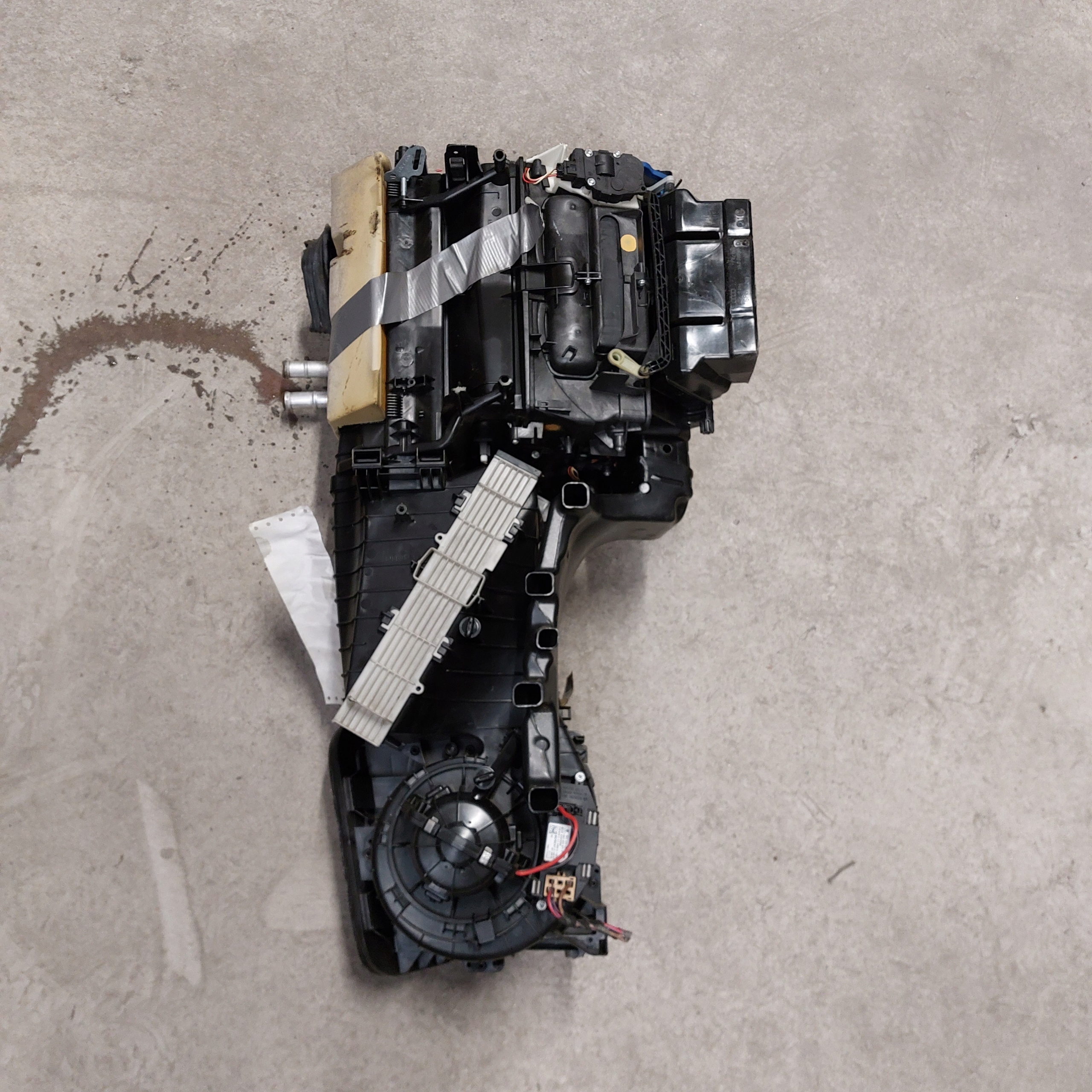 Audi A4 B8 1,8T радиатор отопителя 8K1820005AR