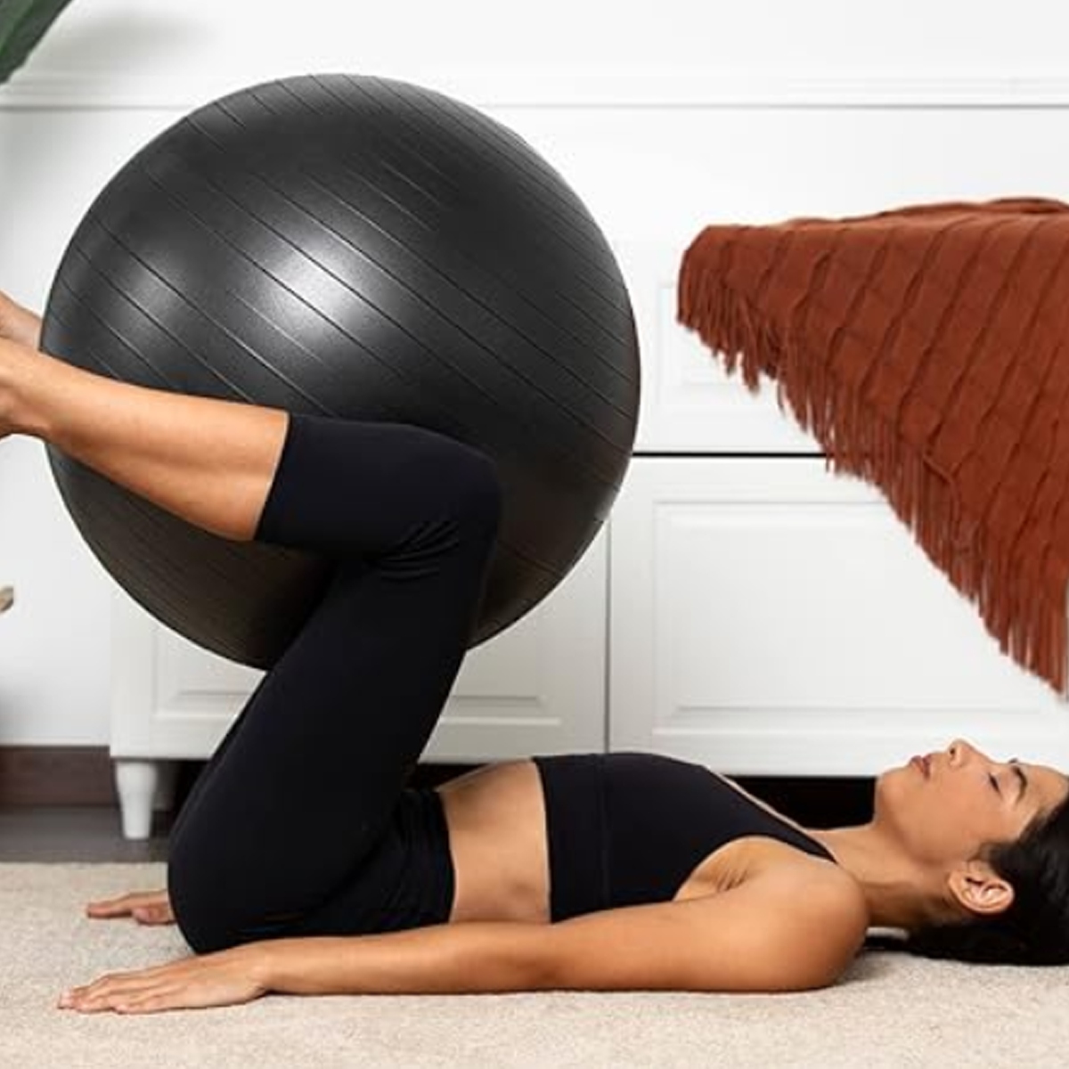 PIŁKA REHABILITACYJNA GIMNASTYCZNA FITNESS DO PILATES POMP 65CM + POMPKA Kod producenta SDH364-BLACK