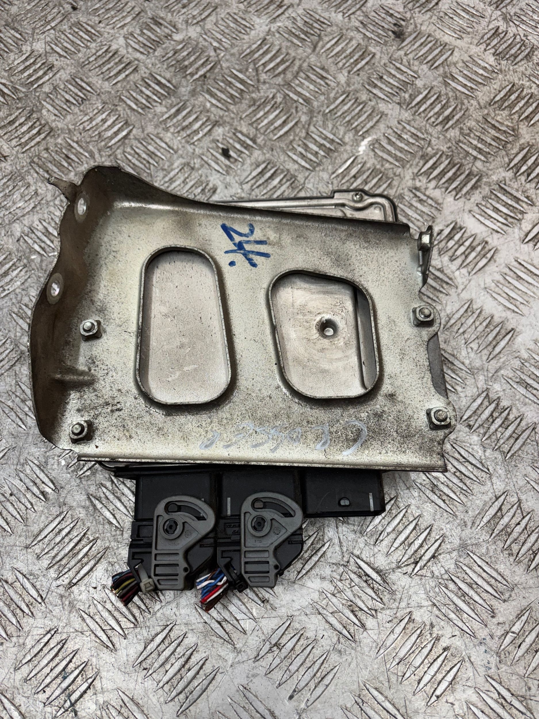 control unit of the engine computer CITROEN C-CROSSER 2.2 HDI 0281013666