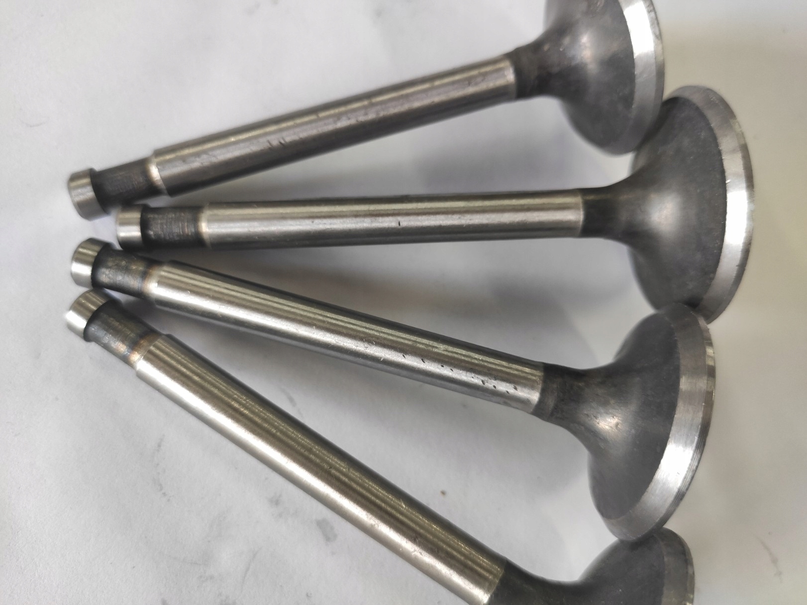 Dno Ventilu Ventil Hlava Motoru – Ověřeno