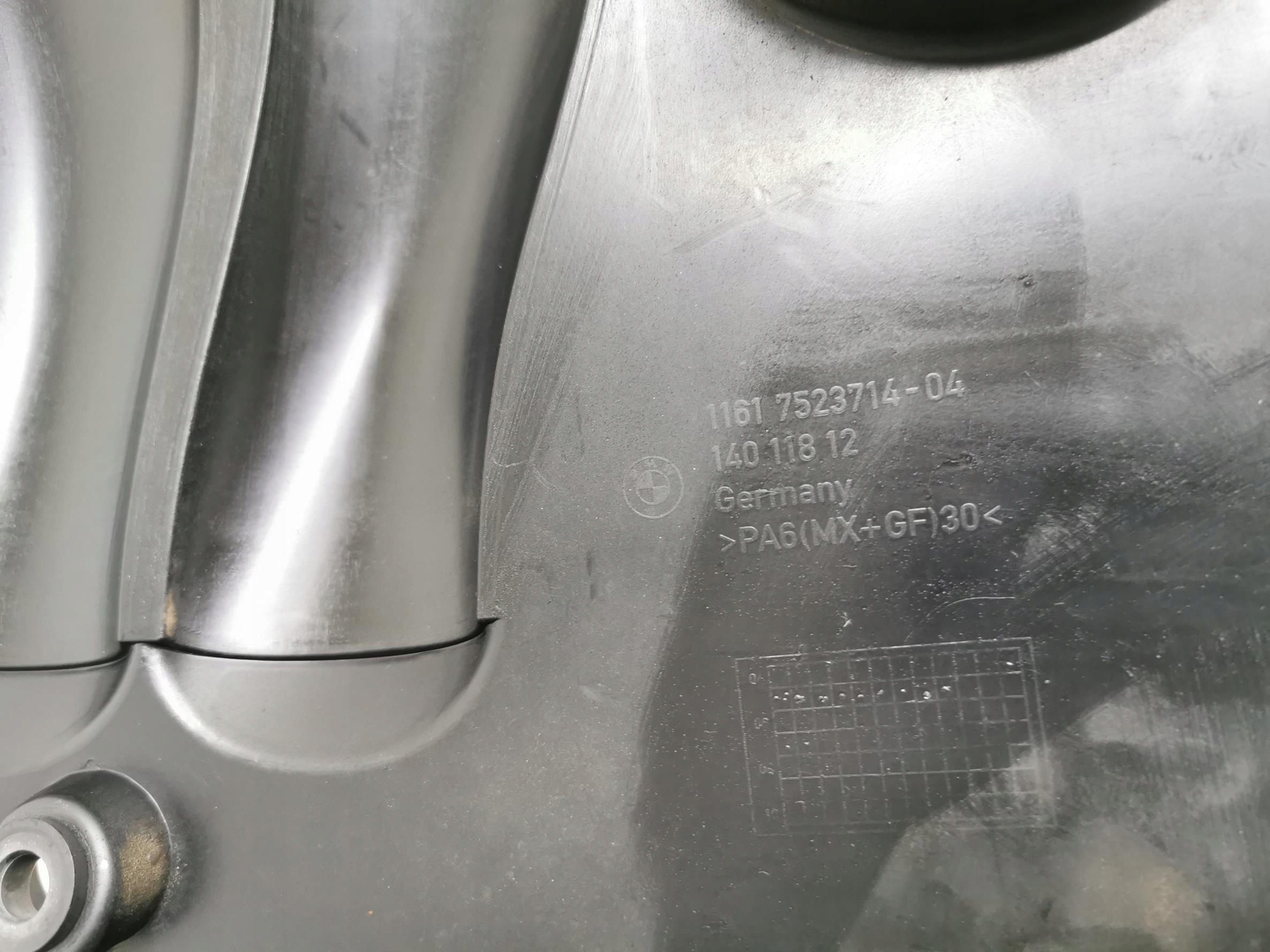 cover upper of the engine BMW SERIA 3 E90 E91 7523714