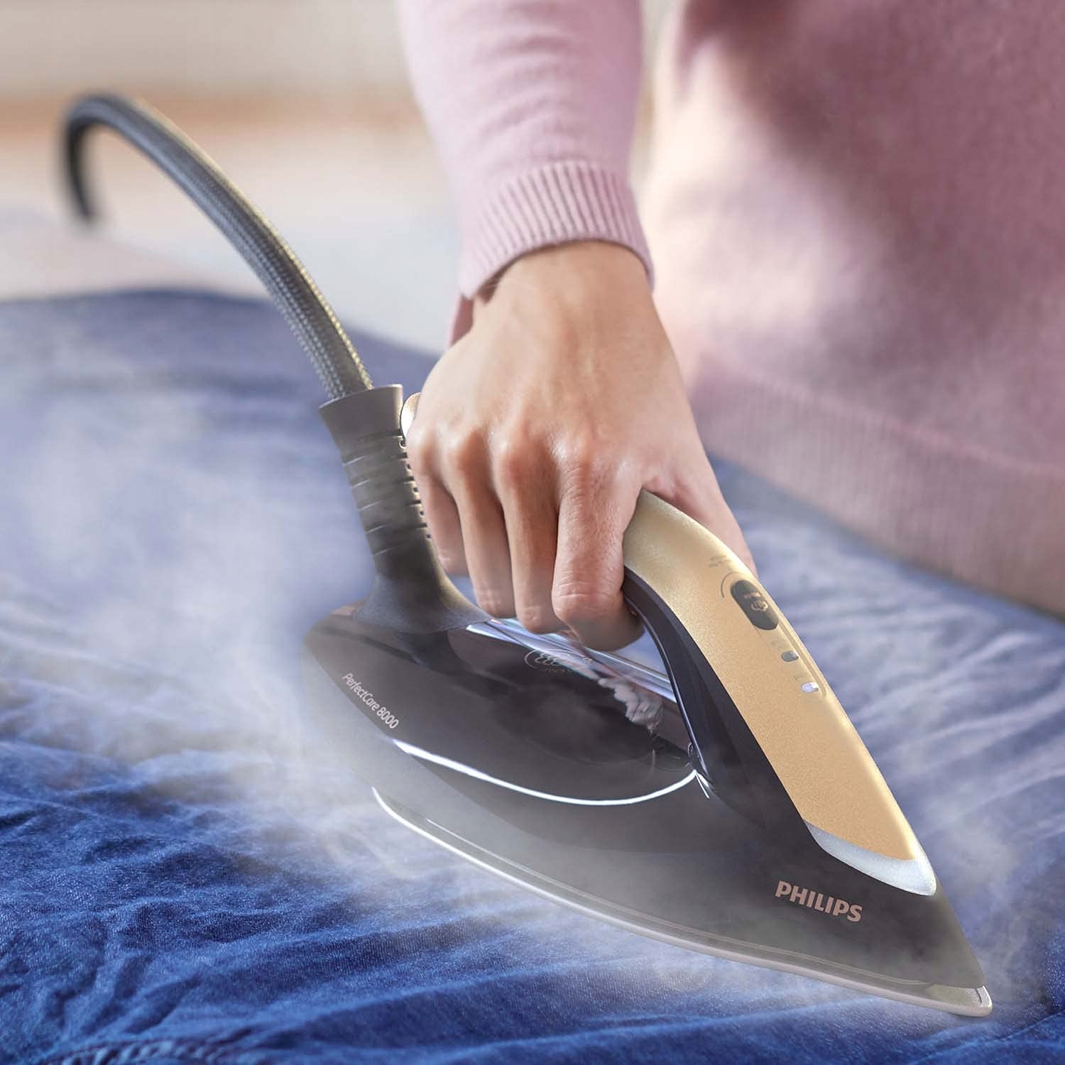 ŻELAZKO Z GENERATOREM PARY STACJA PAROWA PHILIPS PERFECT CARE 2700W 700G Pojemność zbiornika na wodę 1801 ml