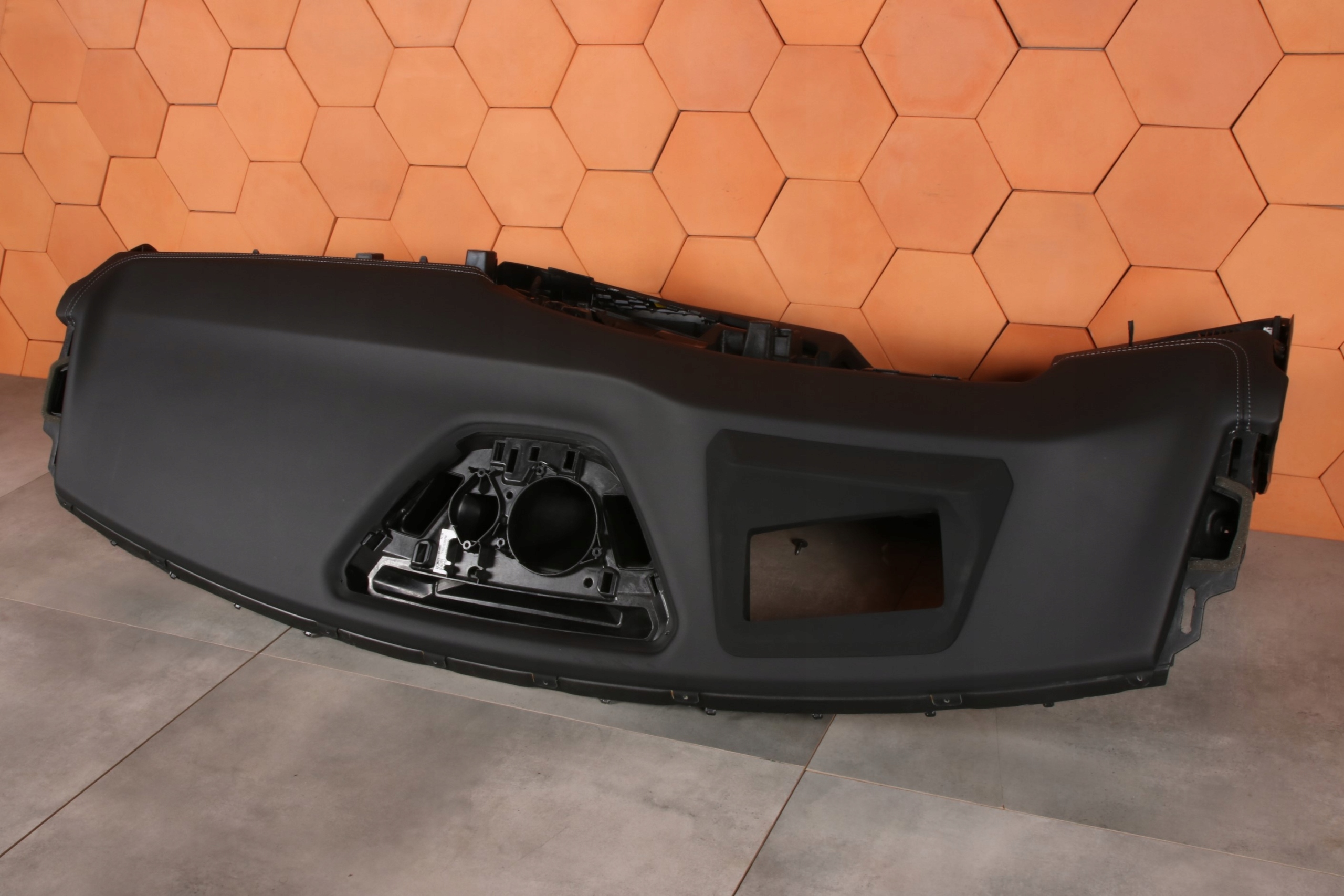 BMW X1 U11 originál dashboard instrument panel console SENSATEC black HEAD UP HUD