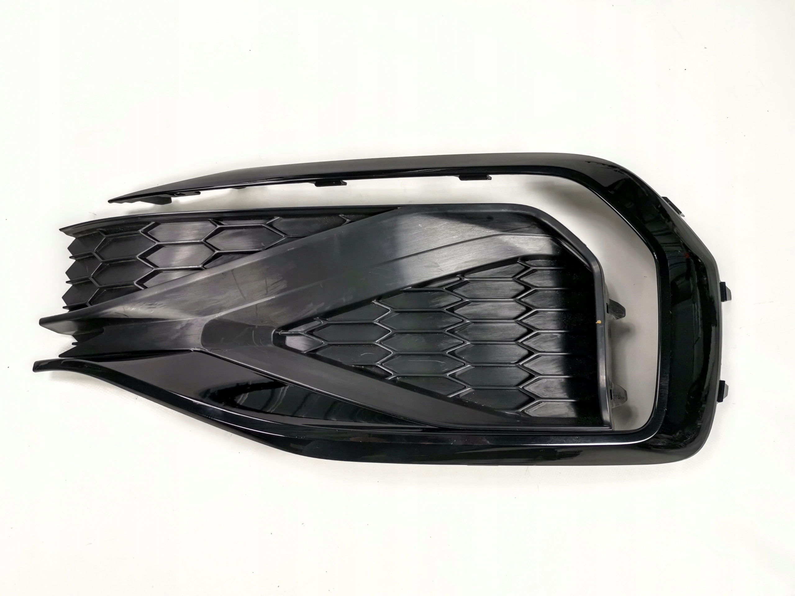 KRATKI ZDERZAKA PASSAT USA 561853666P 561853211B Typ samochodu Samochody osobowe