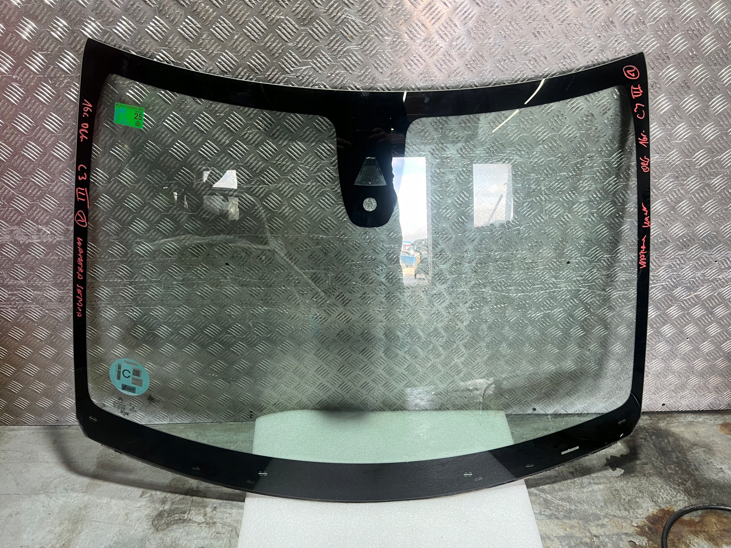 CITROEN C3 III SZYBA PRZÓD PRZEDNIA CZOŁOWA SENSOR KAMERA ORG 16R