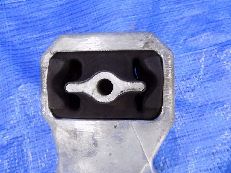 holder engine mount JEEP GRAND CHEROKEE WK 3.0