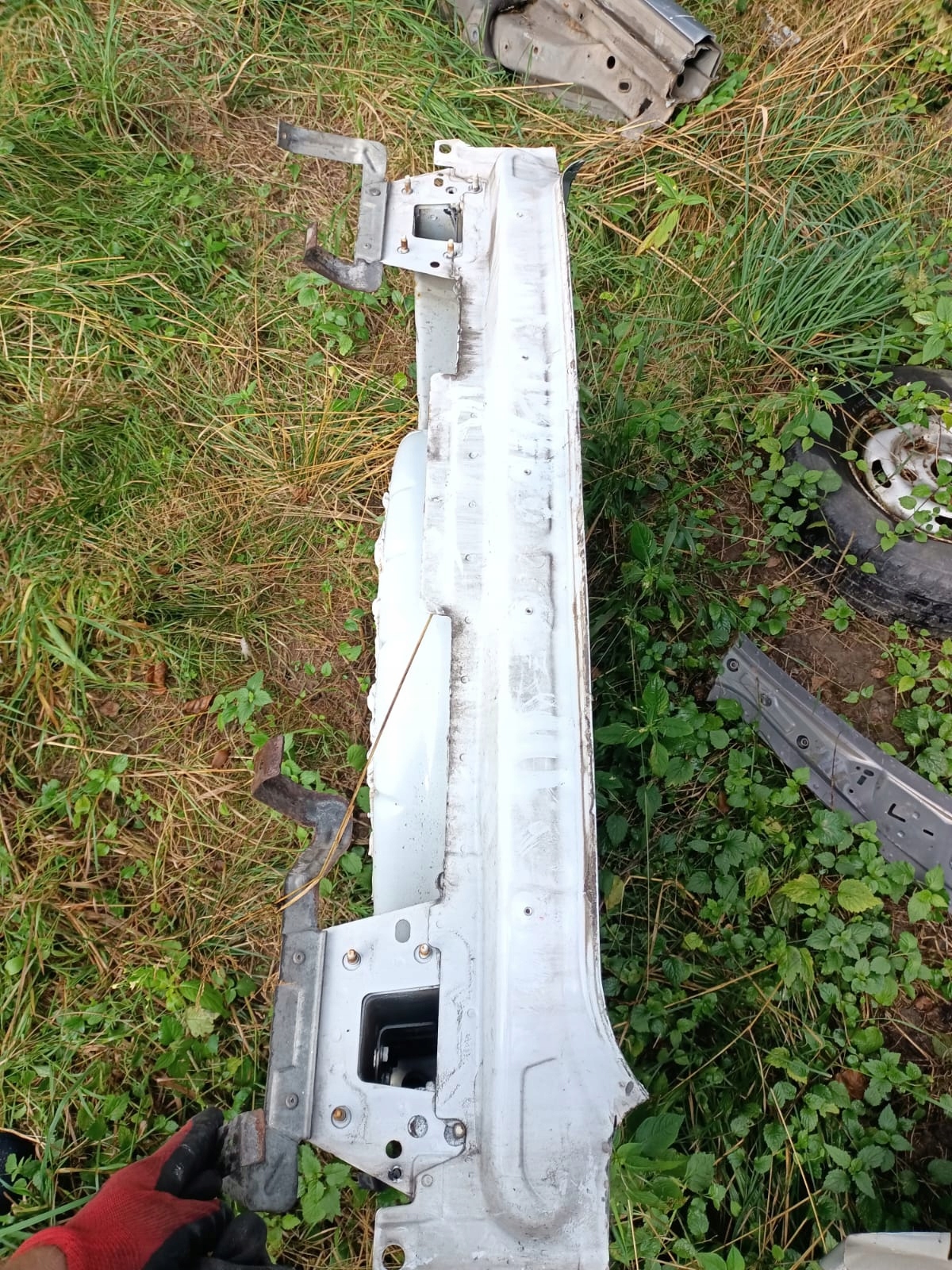 PAS TYLNY TYŁ WANNA FORD KUGA MK2 Numer katalogowy części KUGA MK2 PAS TYLNY AD