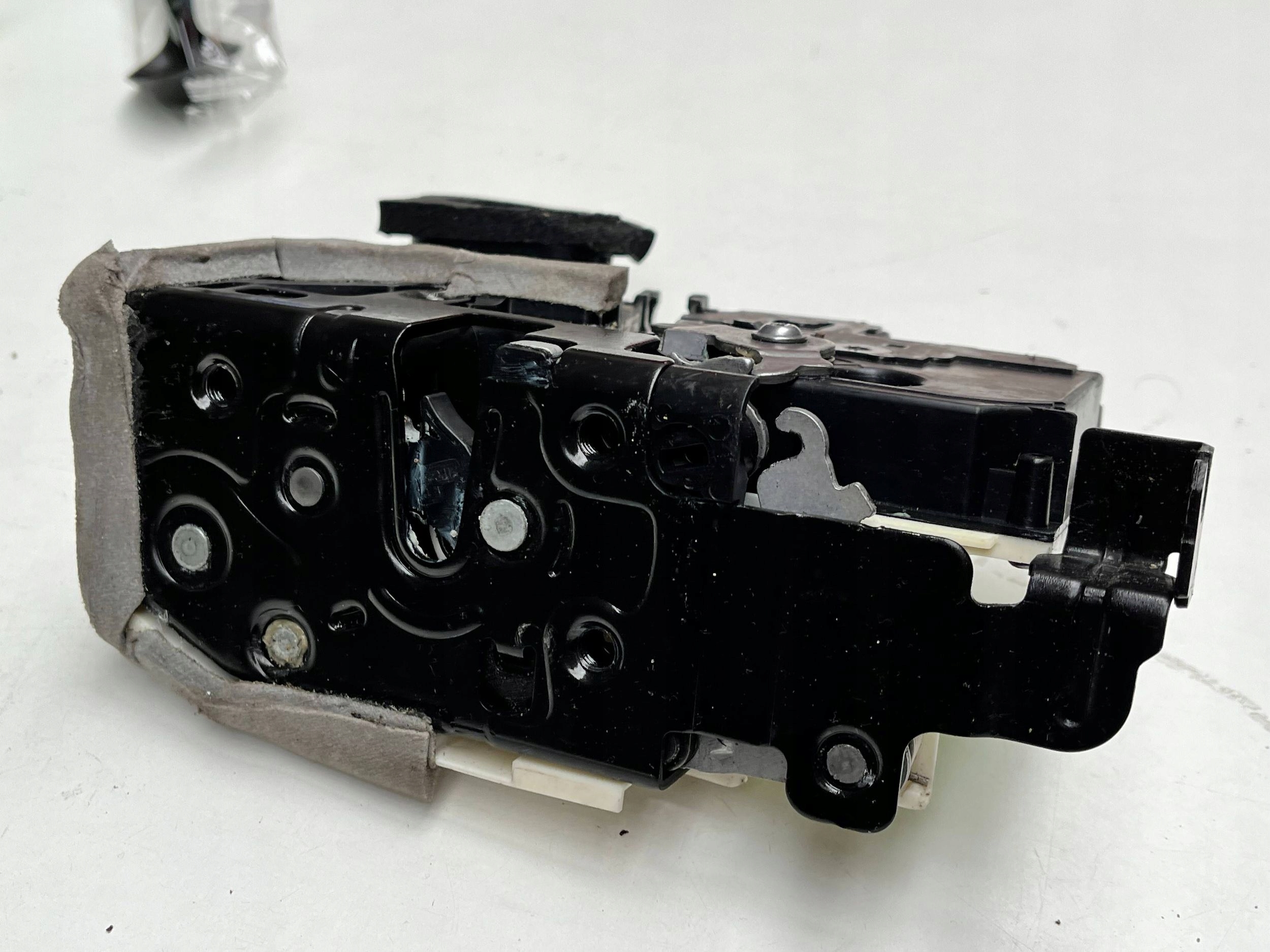 AUDI A6 C8 lock door left rear part 4K0839015R !J