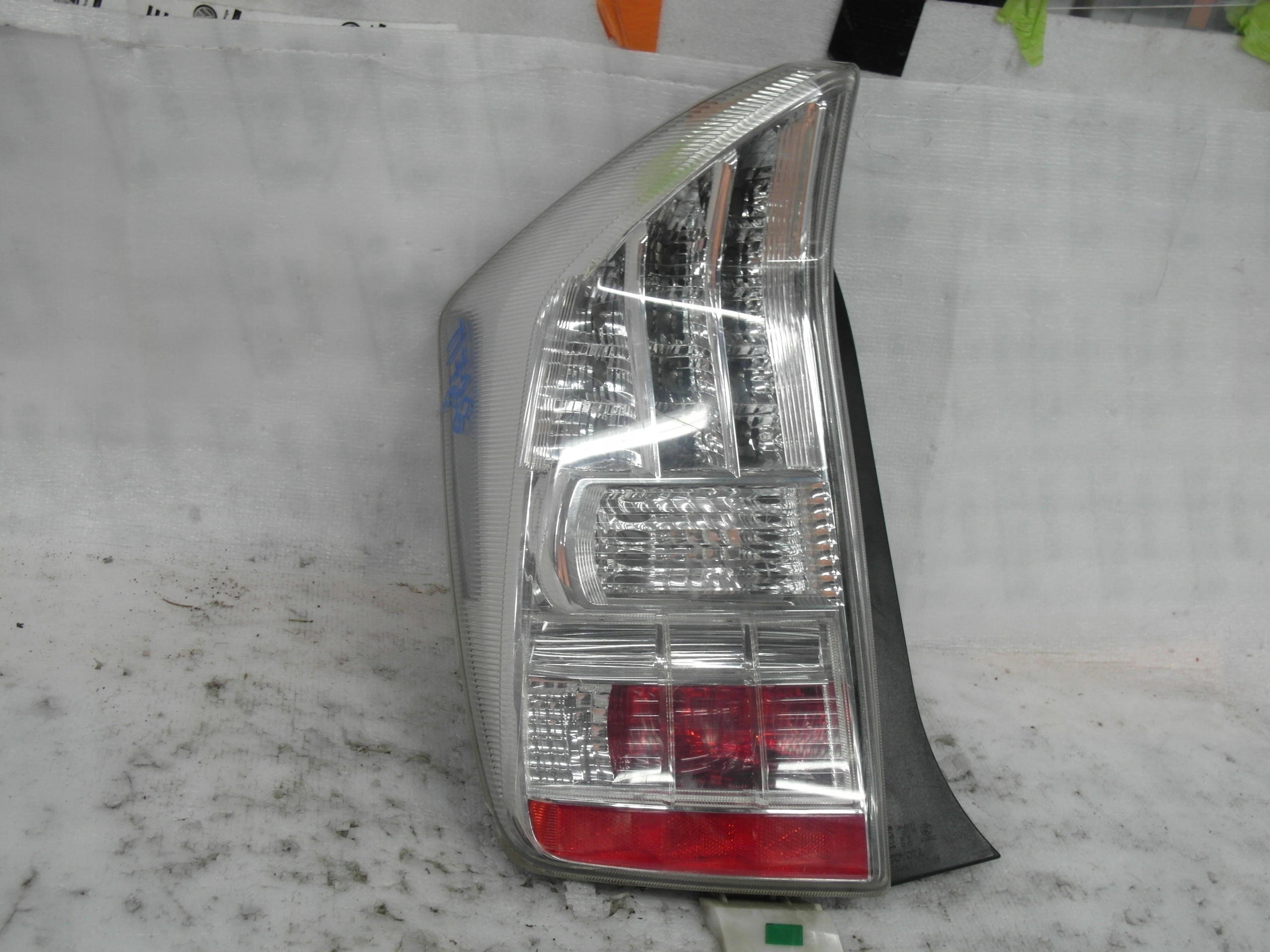 фонарь левый led TOYOTA PRIUS III XW30 2009-