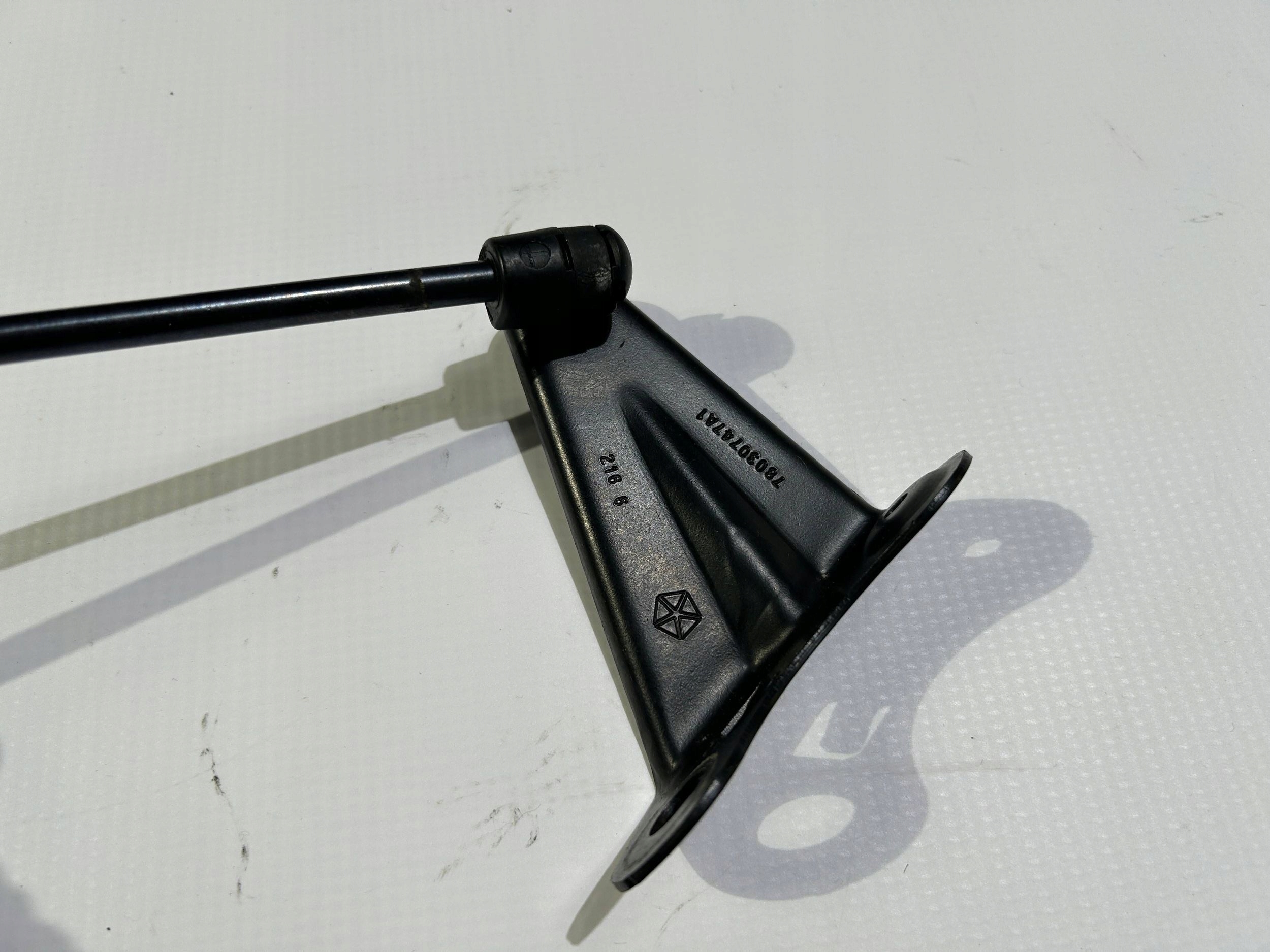 damper pokrywy of the engine bonnets przedniej Dodge Durango 2014