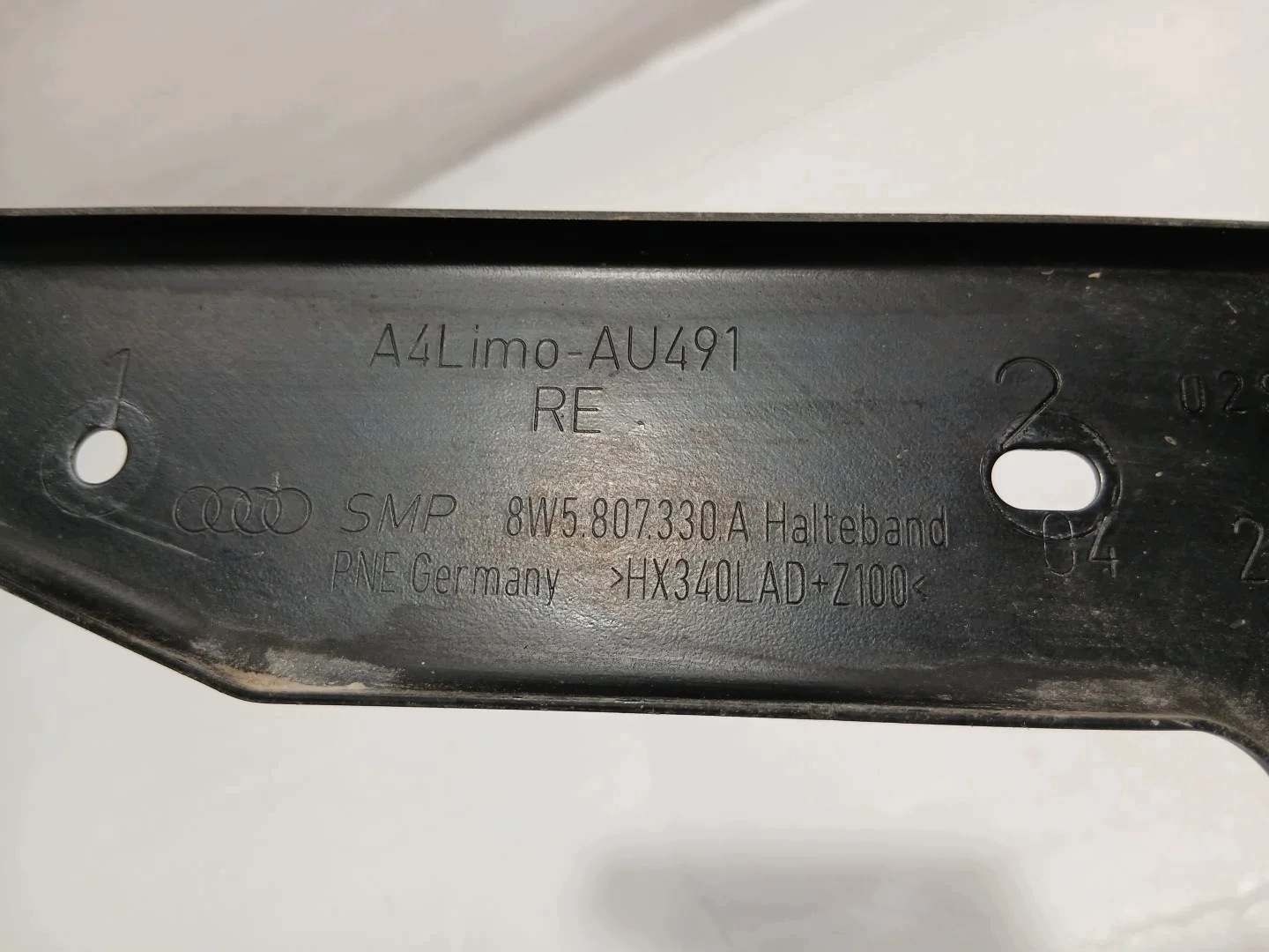 AUDI A4 B9 LIFT Support Support plaque Pare choc Droite Arrière 8W5807330A