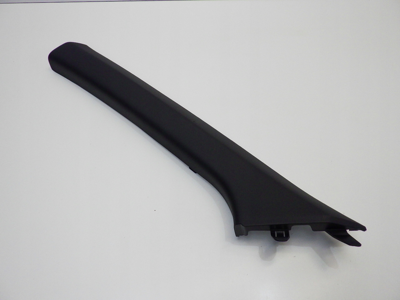 85810-Q0000 - HYUNDAI I20 III N крышка стойки левая передняя черная