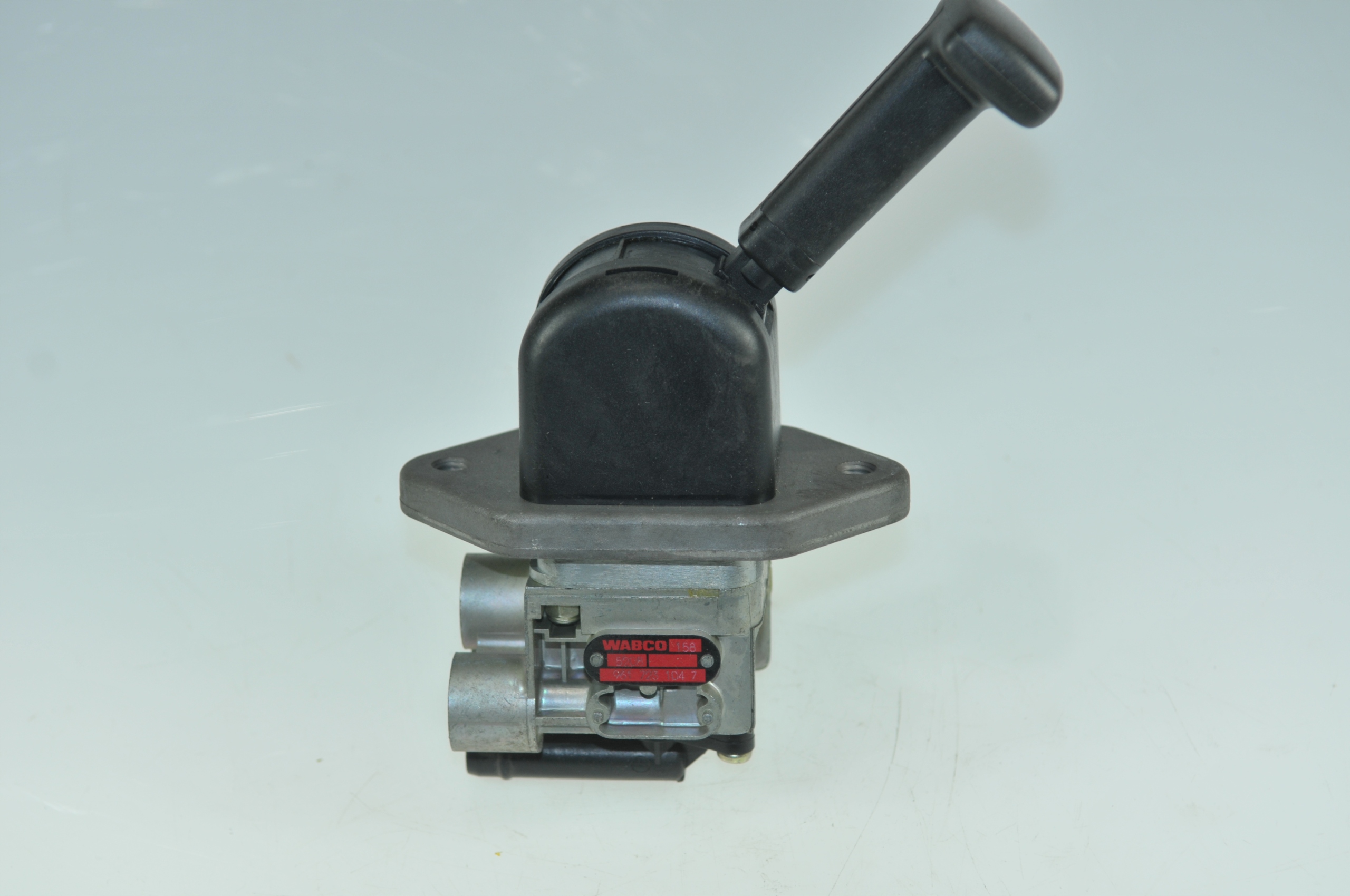 WW4 961.723.104.7 - КЛАПАН РУЧНОГО ТОРМОЗА WABCO 9617231047