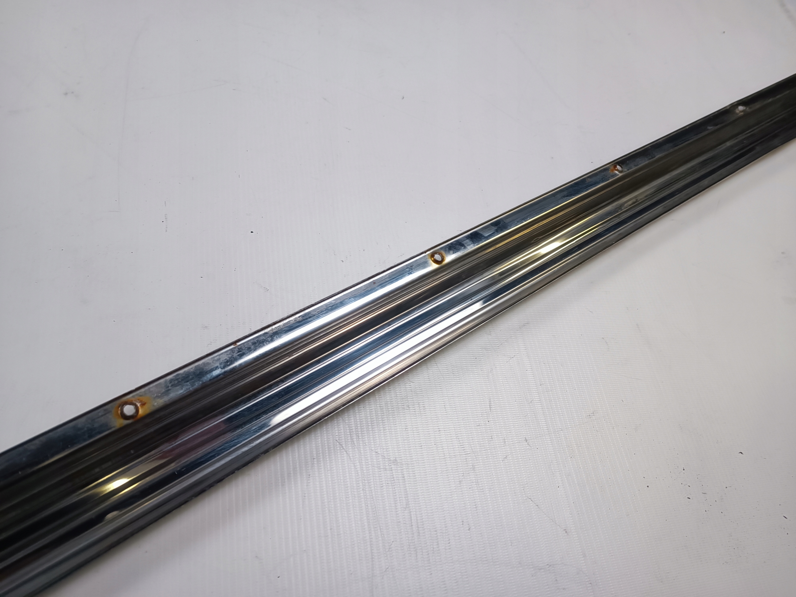 moulding threshold right Mercedes SL R107 C107