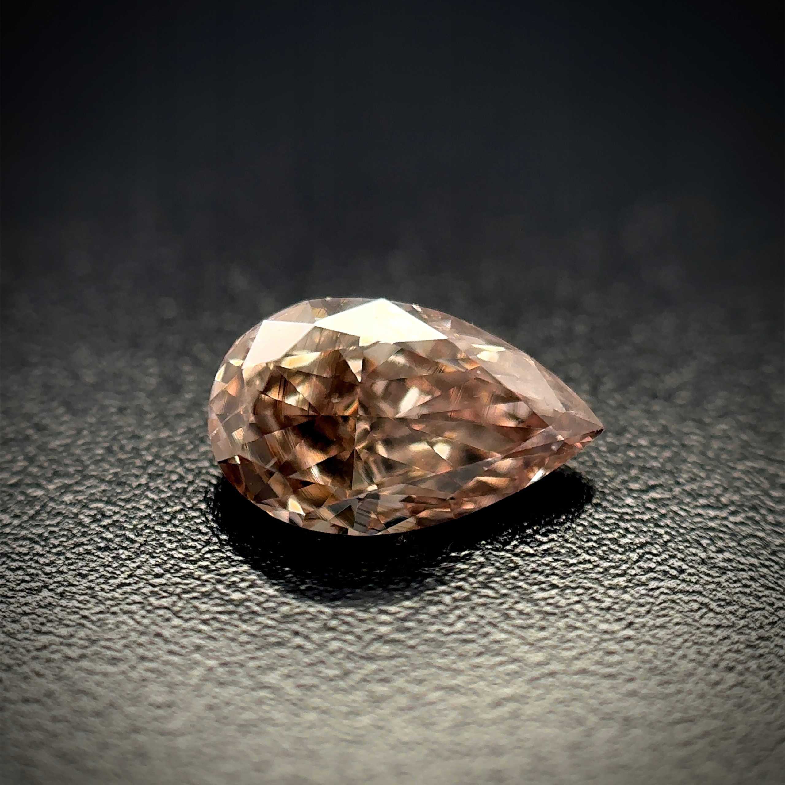 Přírodní diamant 0.56ct Hnědá slza SI1 Certifikát Gra