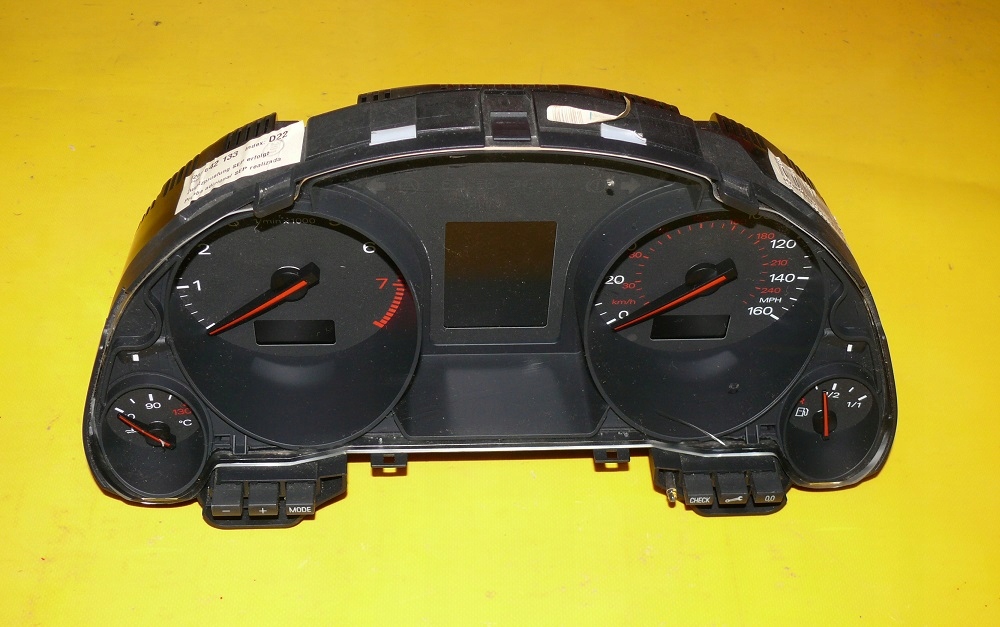 8H0920980J - Счетчик часы FIS AUDI A4 B6 3.0 ASN англичанин