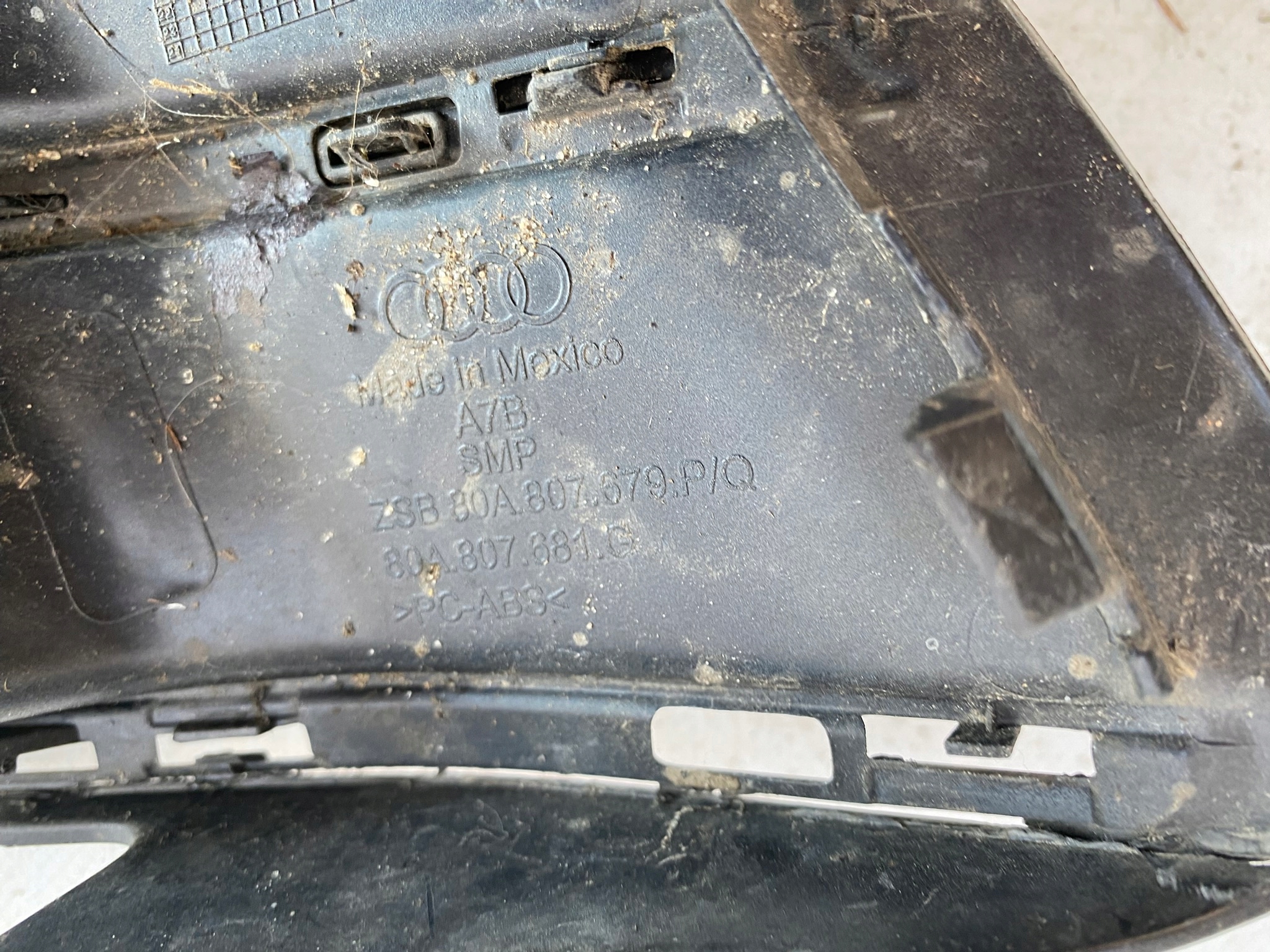 AUDI Q5 S-LINE 16-21 grid of a bumper left front 80A807681G