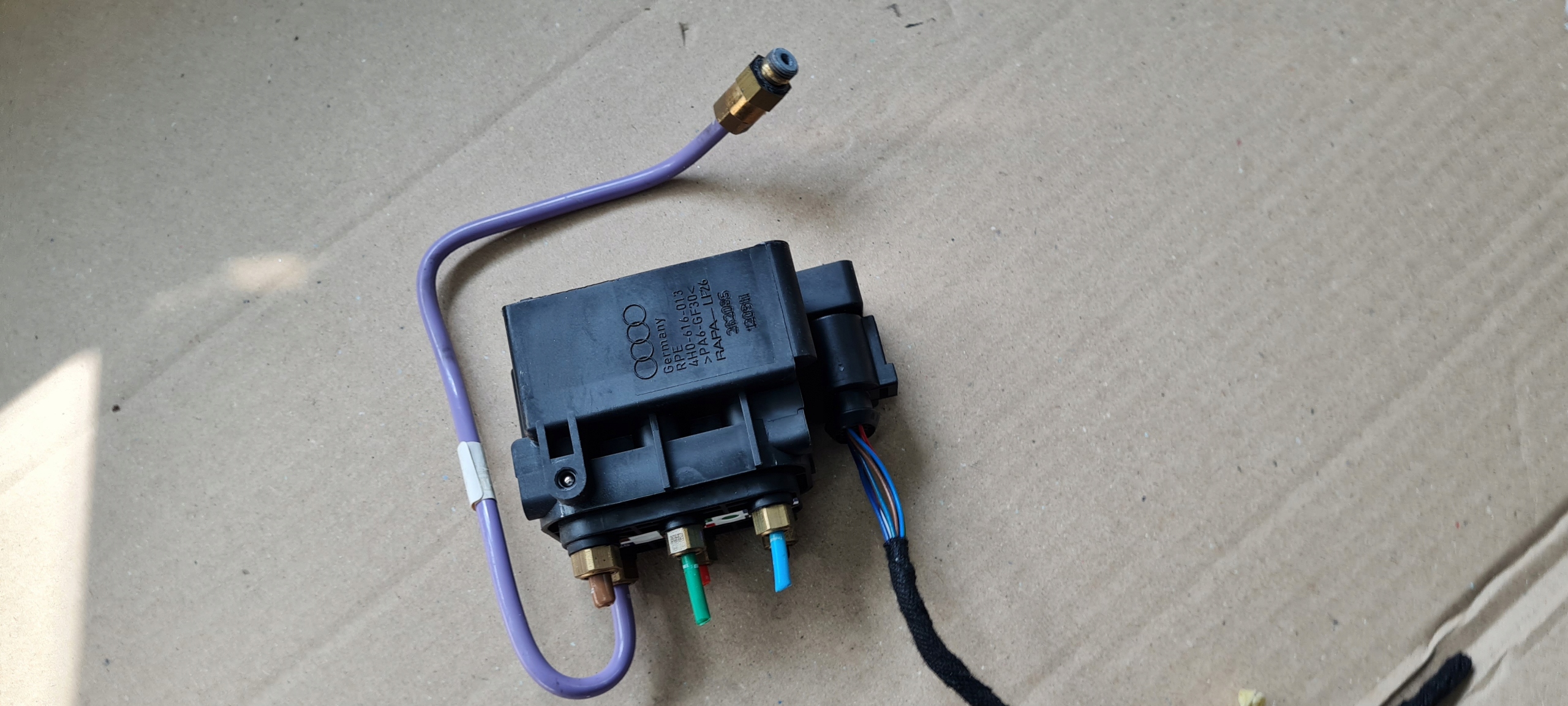 S7 4G A7 ROZDZIELACZ ZAWÓR PNEUMATKI ZAWIESZENIA 4H0616013 A6 C7 4G