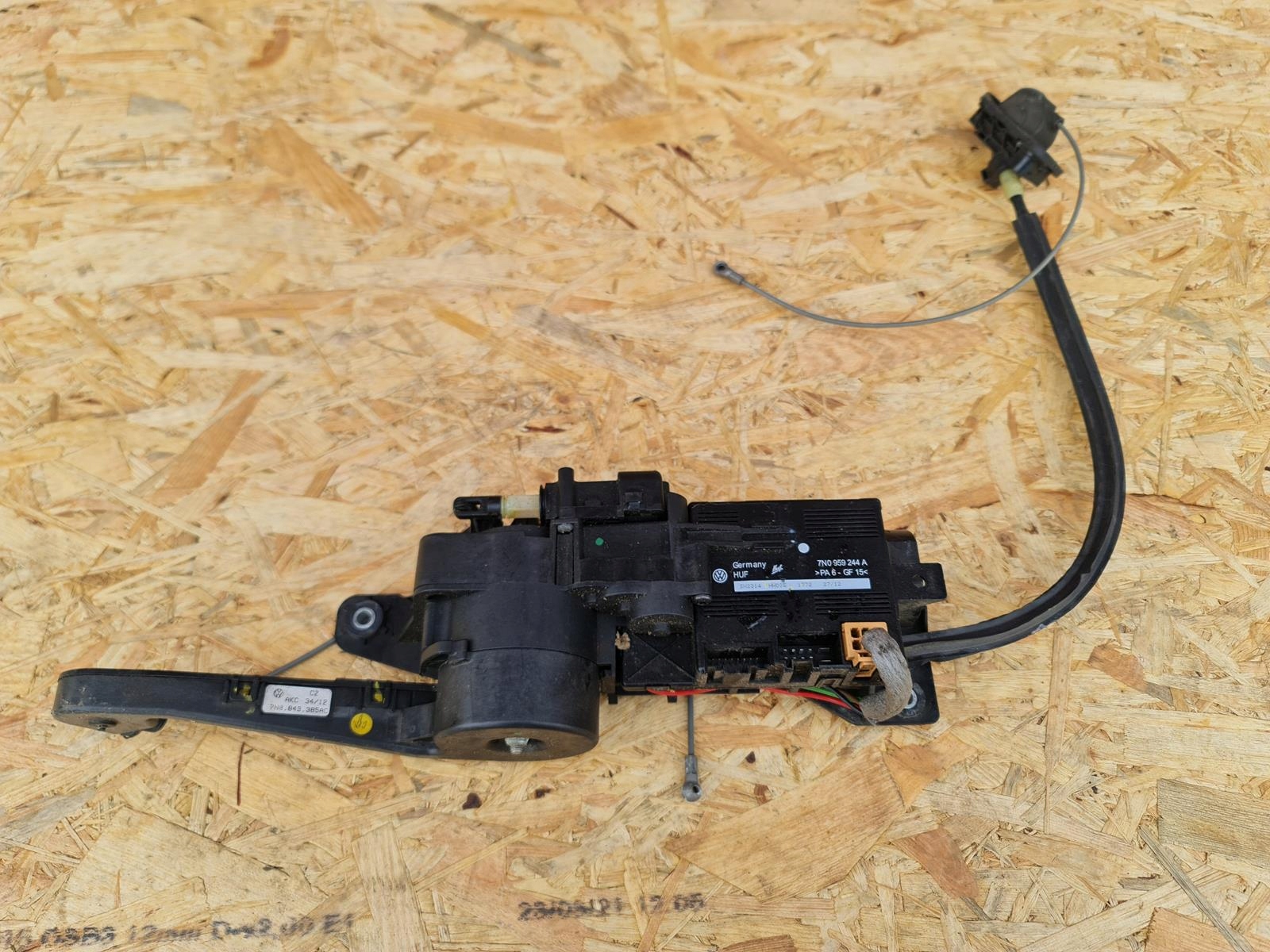 7N0959244A - МЕХАНИЗМ ОТКРЫВАНИЯ ДВЕРИ VW SHARAN 7N0843385AC