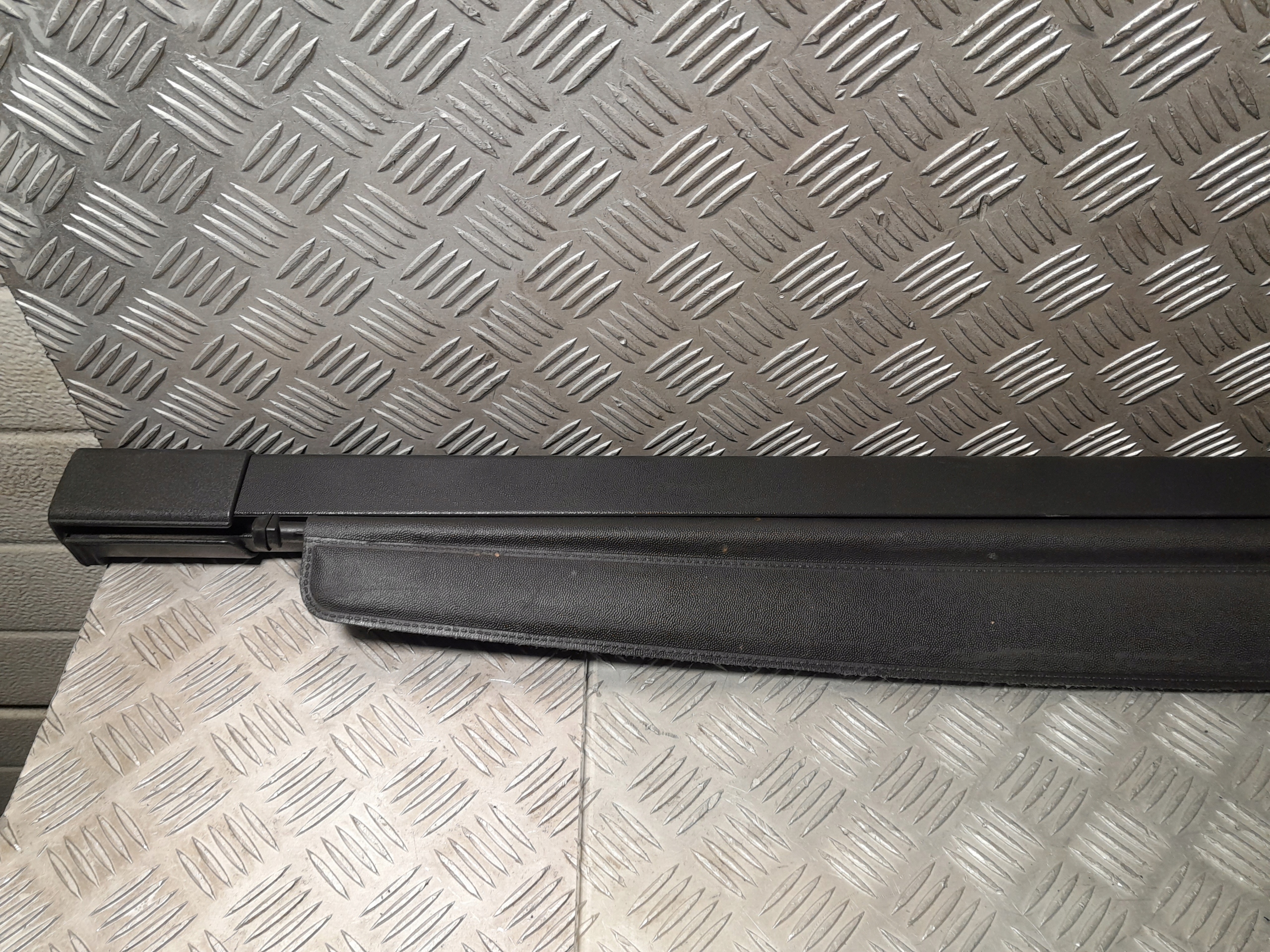 OPEL COMBO ROLETA BAGAŻNIKA Producent części Opel OE