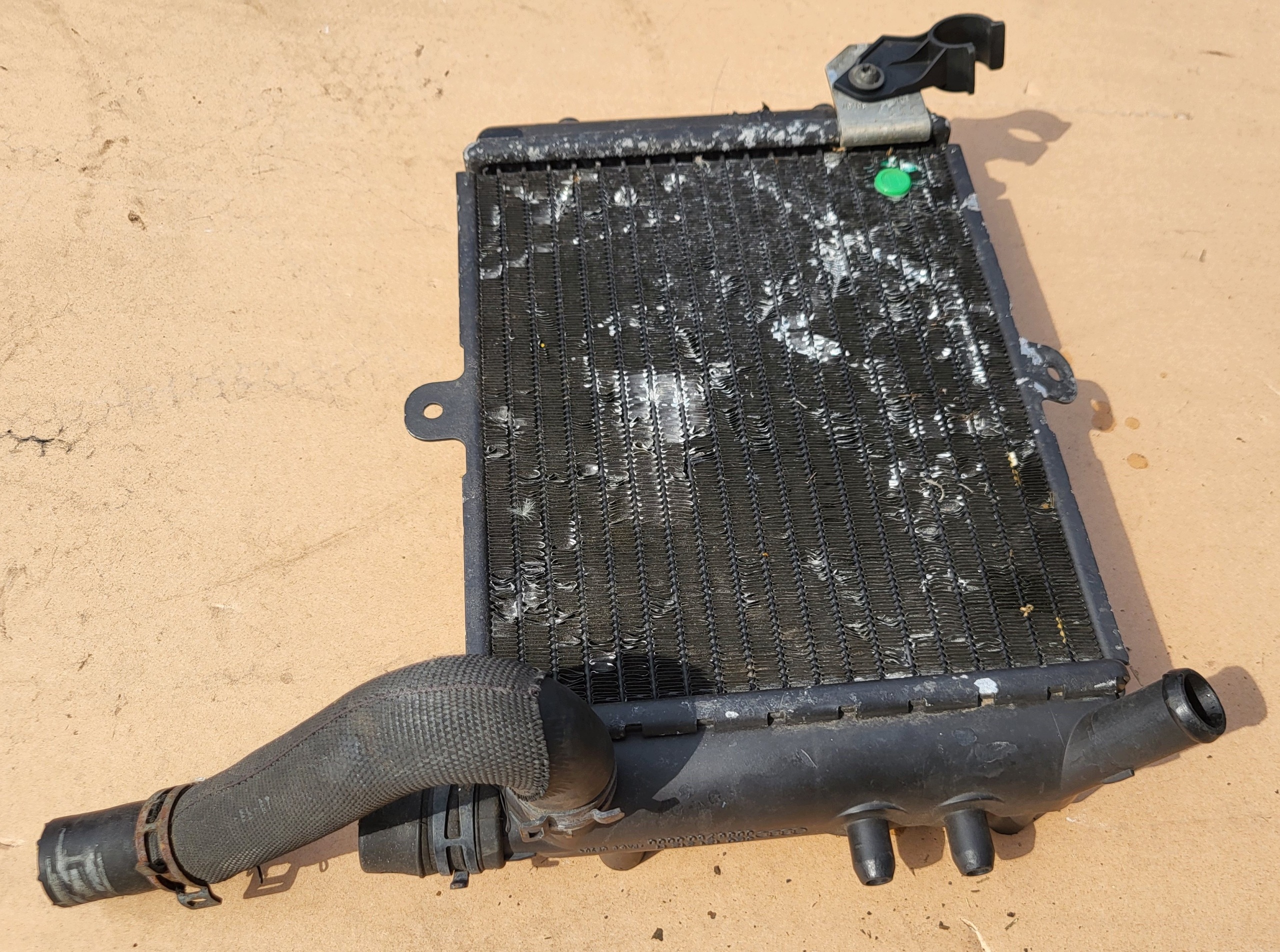 chladič vody RADIATOR hadice AUDI A4 B6 B7 8E RS4 8E0121212H 8E0121058B OE