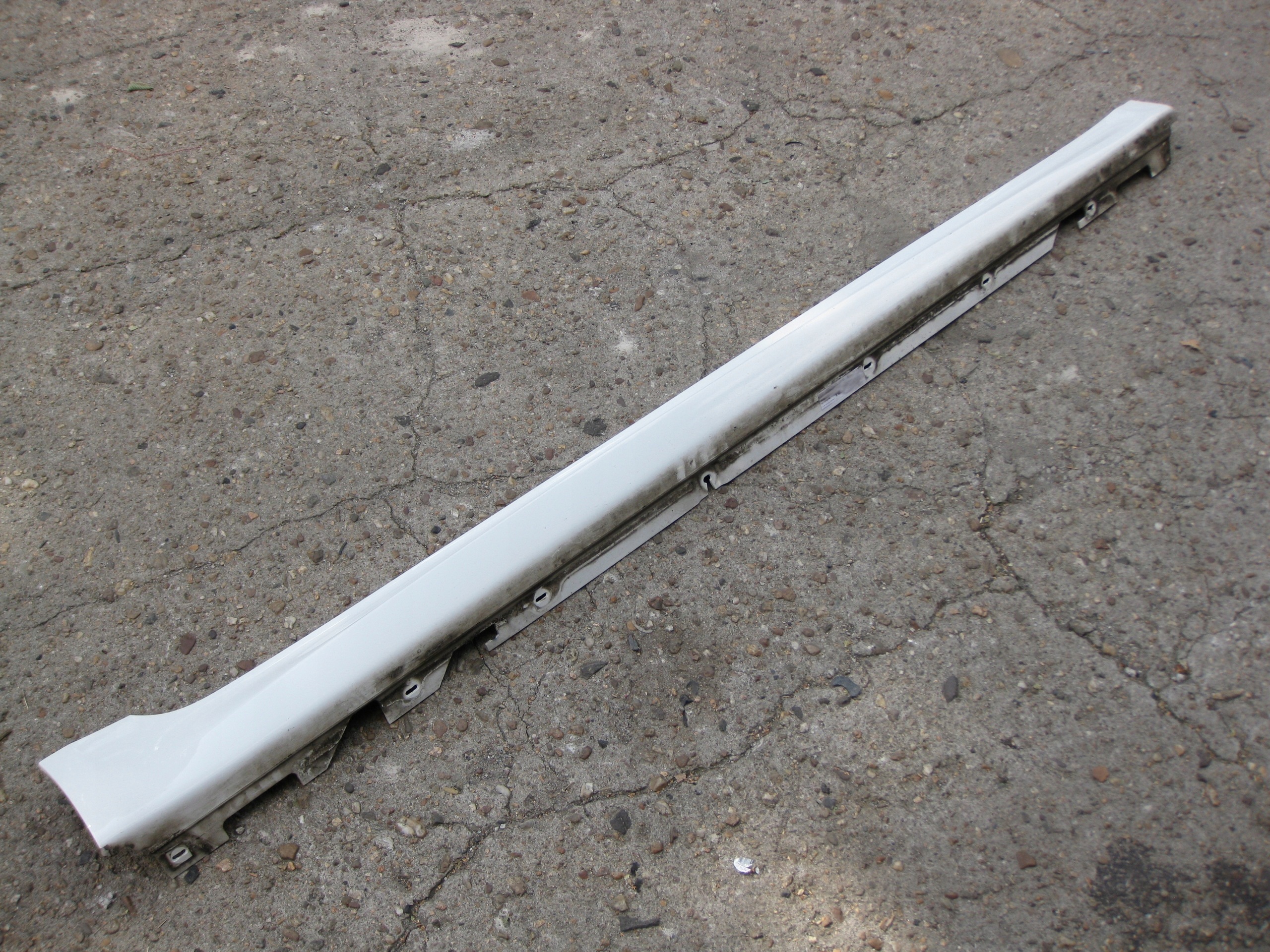 BMW 5 G30 3.0D 19R m-packet moulding threshold right 8064744