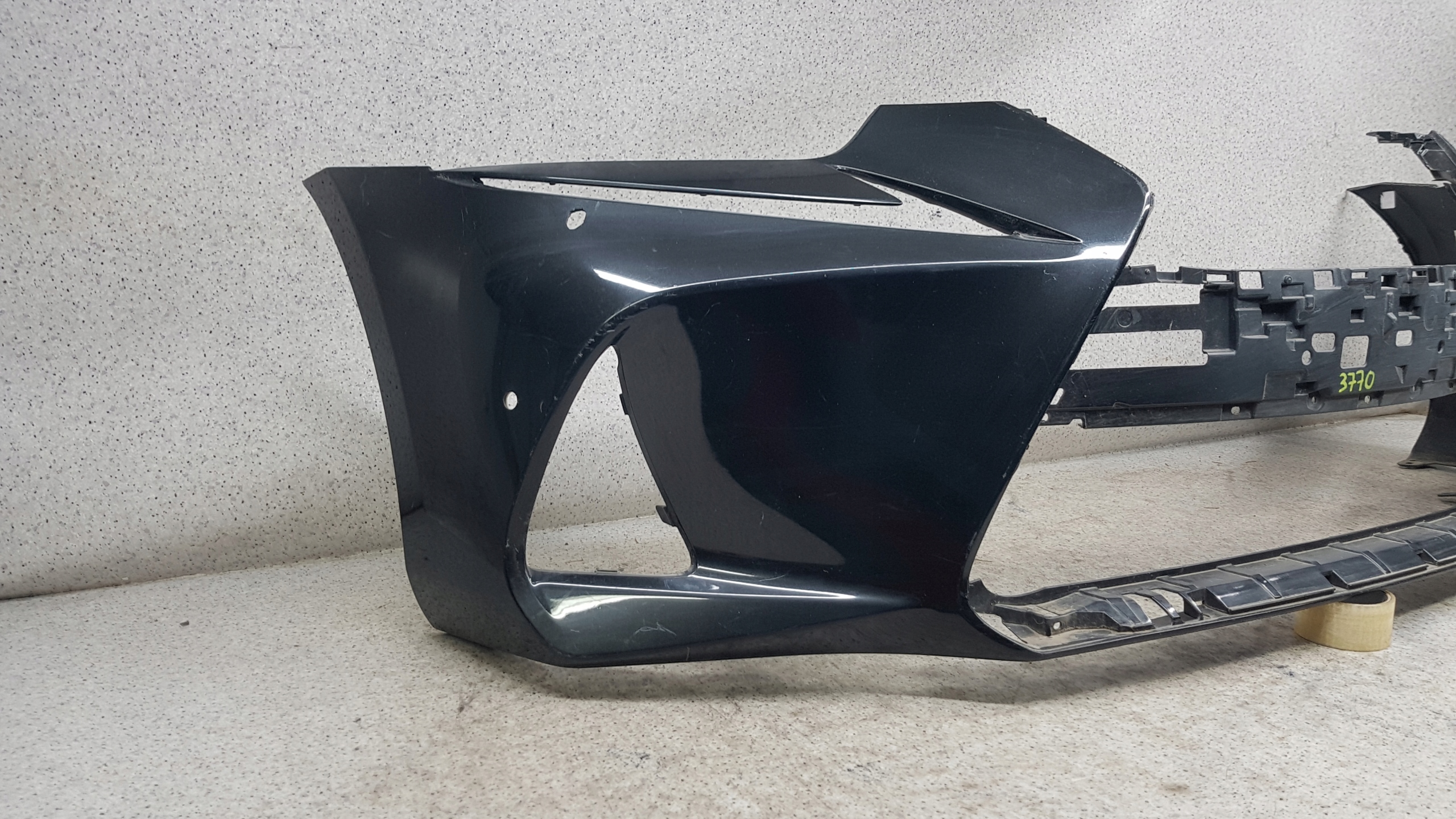 LEXUS IS 200 LIFT 2017 - bumper front 3770