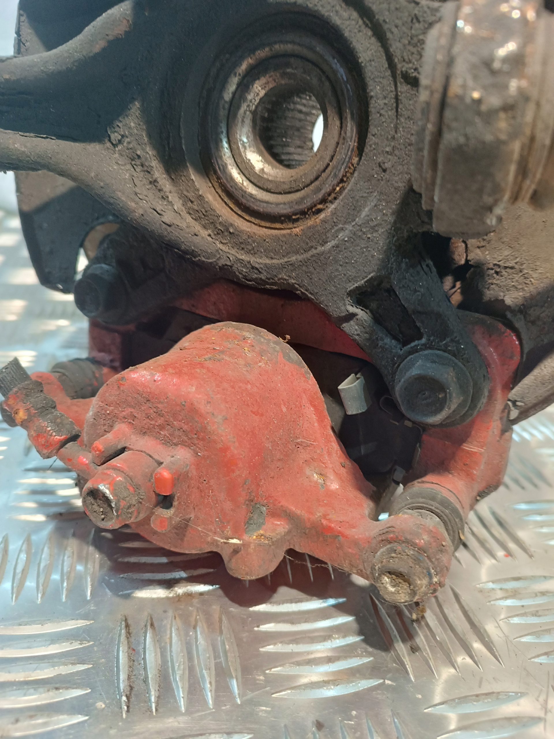 swing caliper left front HONDA CIVIC VII 1.7B