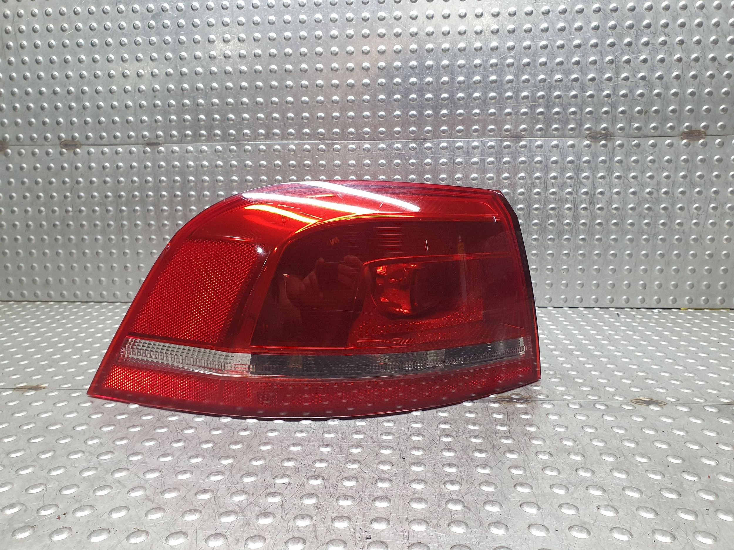 light left rear part 3AF945095C VW PASSAT B7 KOMBI EUROPA