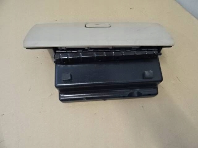 бардачок пассажира Cadillac CTS NR584