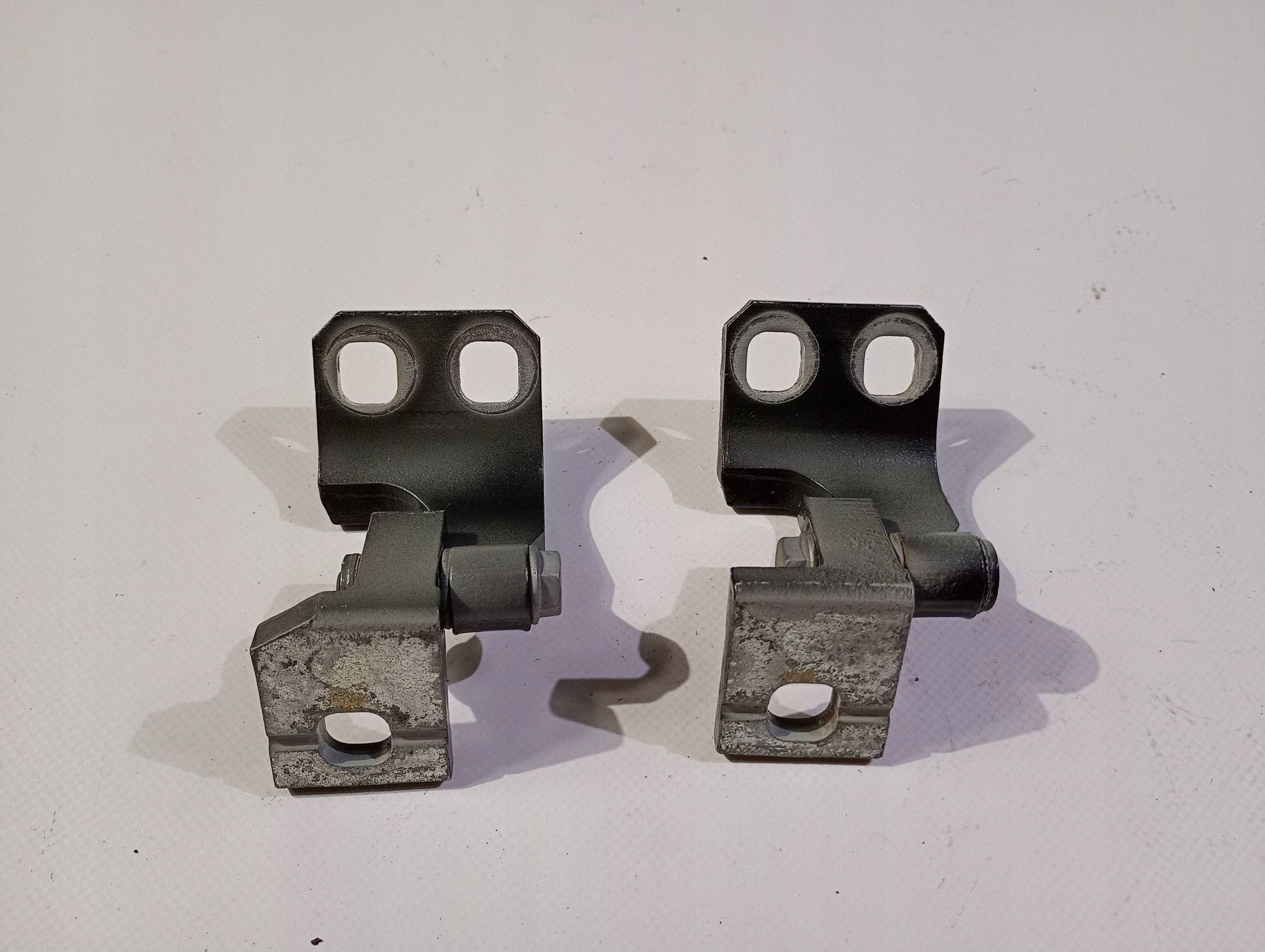 hinge hinges door right front front right Maserati Levante 2017