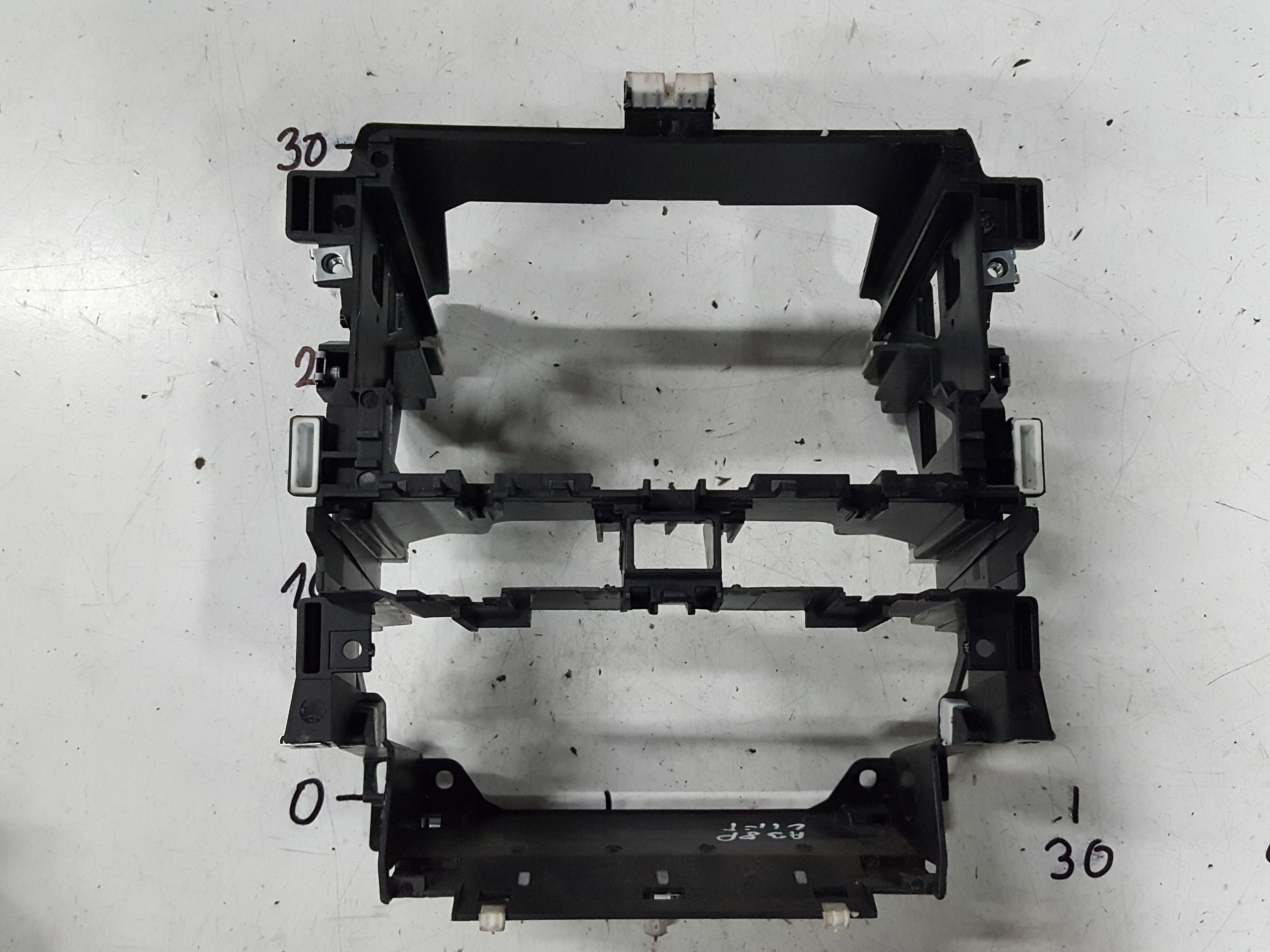8P0858005D - AUDI A3 8P LIFT 08 - 12R рамка радіо 2DIN