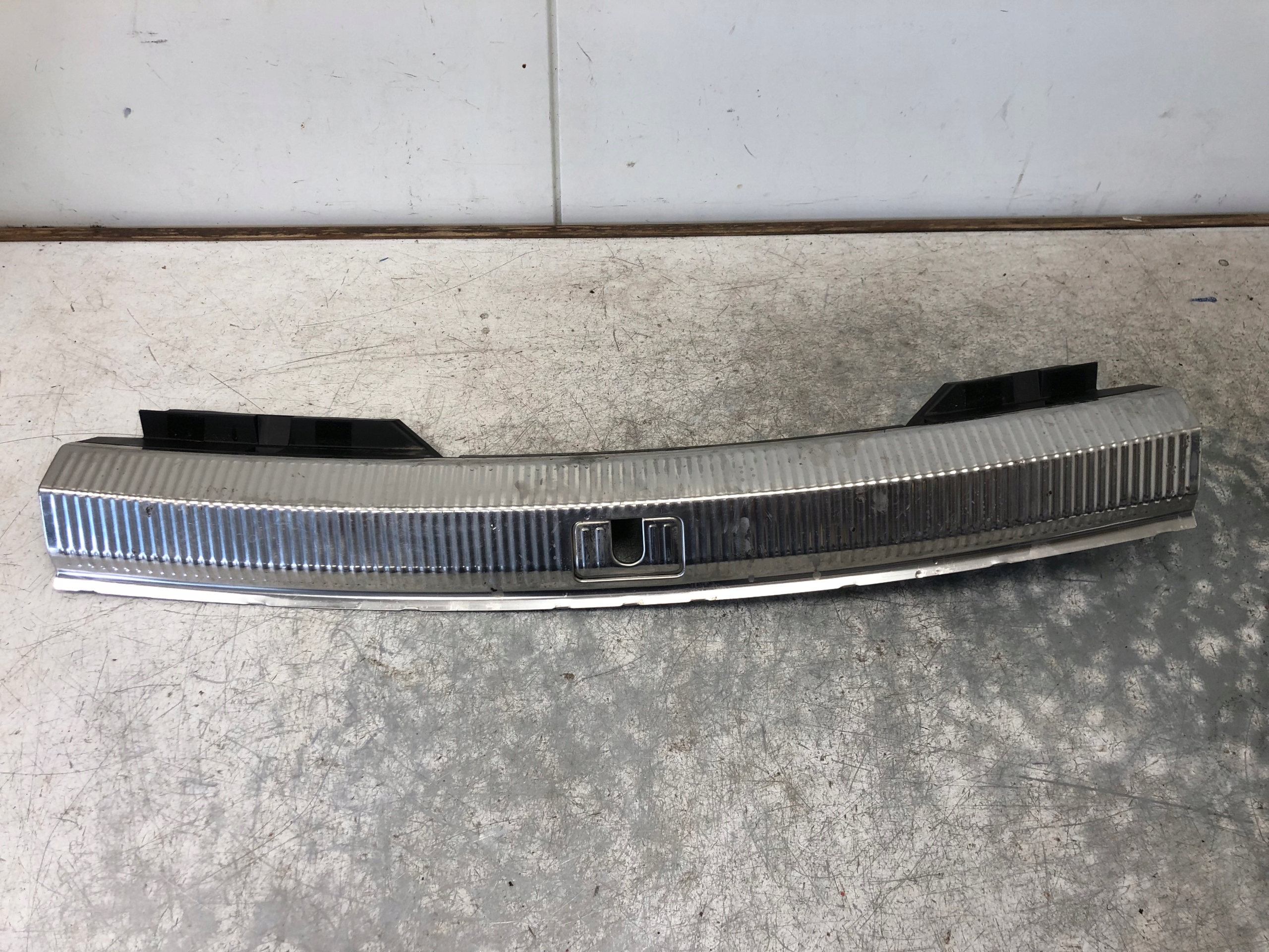 cover of the threshold boot AUDI A4 B8 KOMBI 8K9864483A