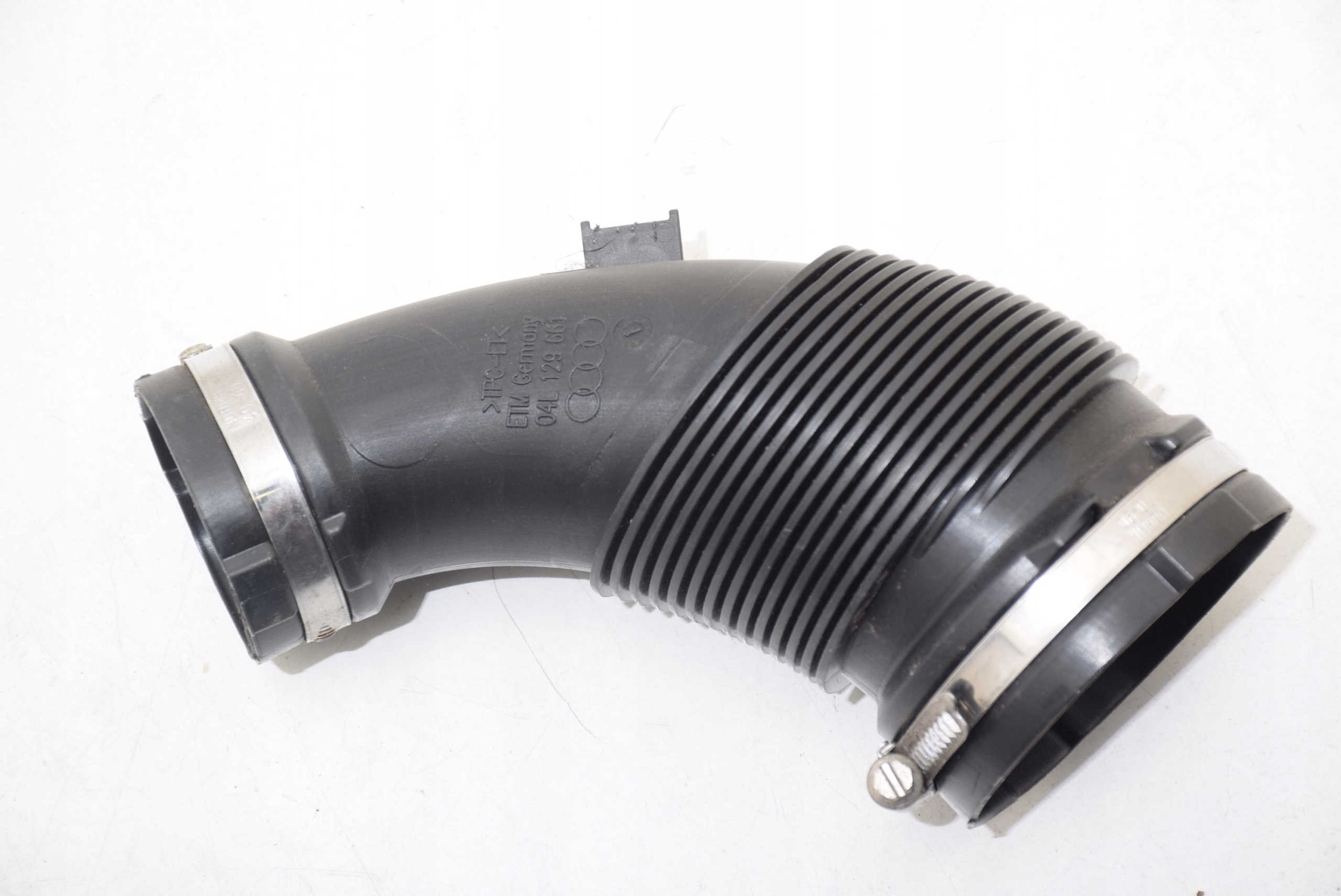 Audi A5 8T FL труба патрубок Воздух 14km