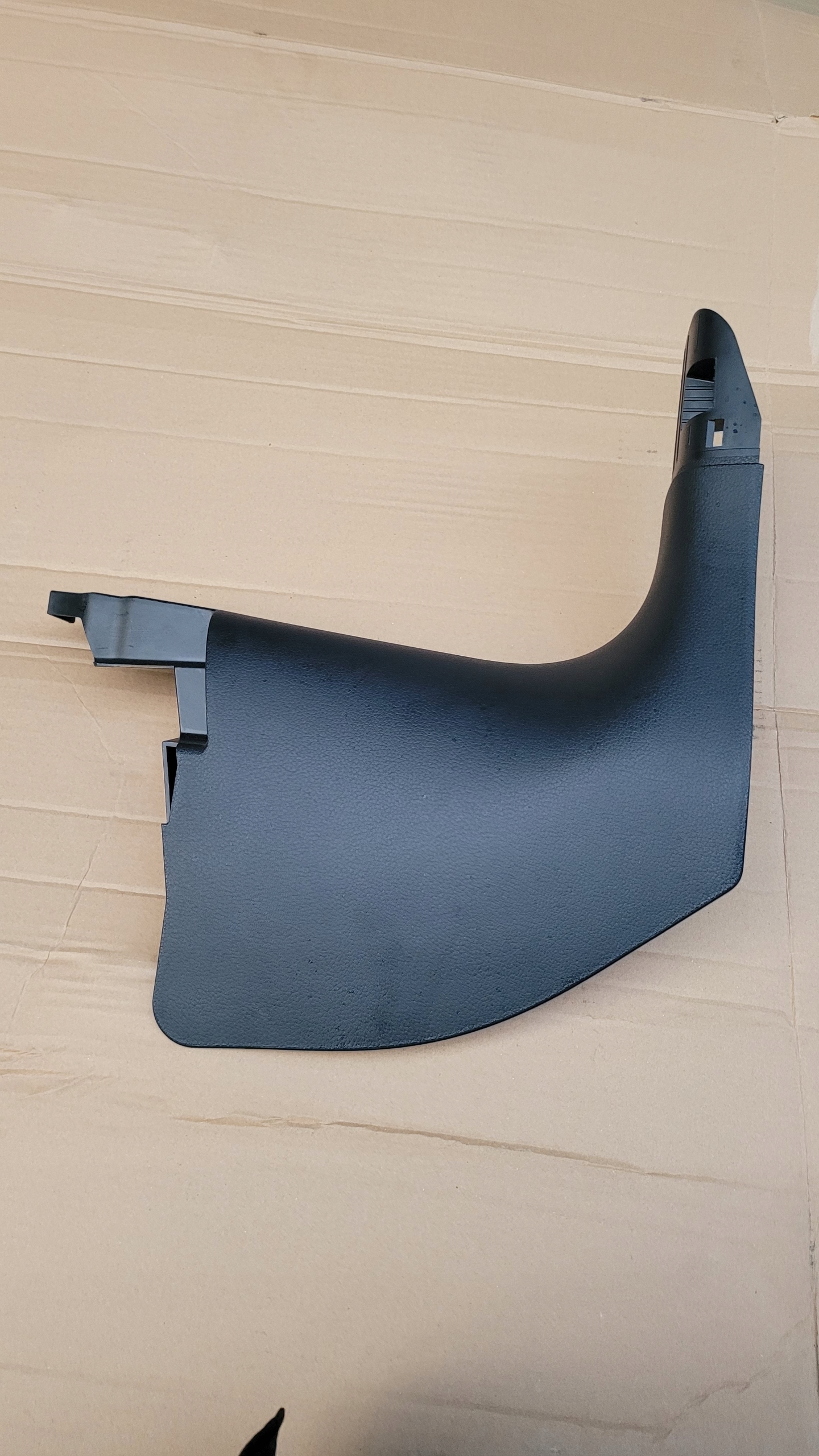 OSŁONA SŁUPKA PRZEDNIEGO AUDI E-TRON 4KE