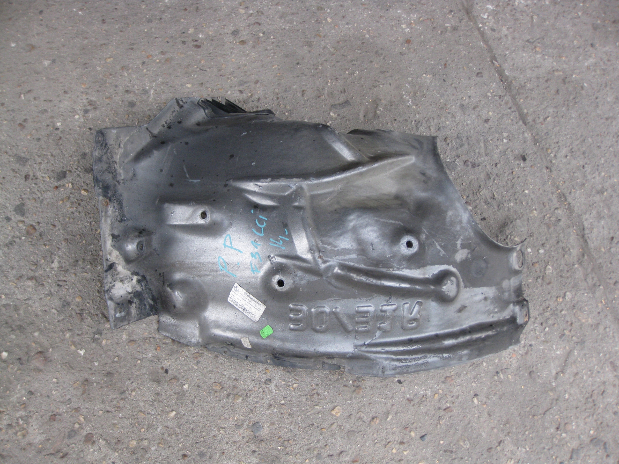 BMW F31 2.0D 14R mudguard right front 7260700