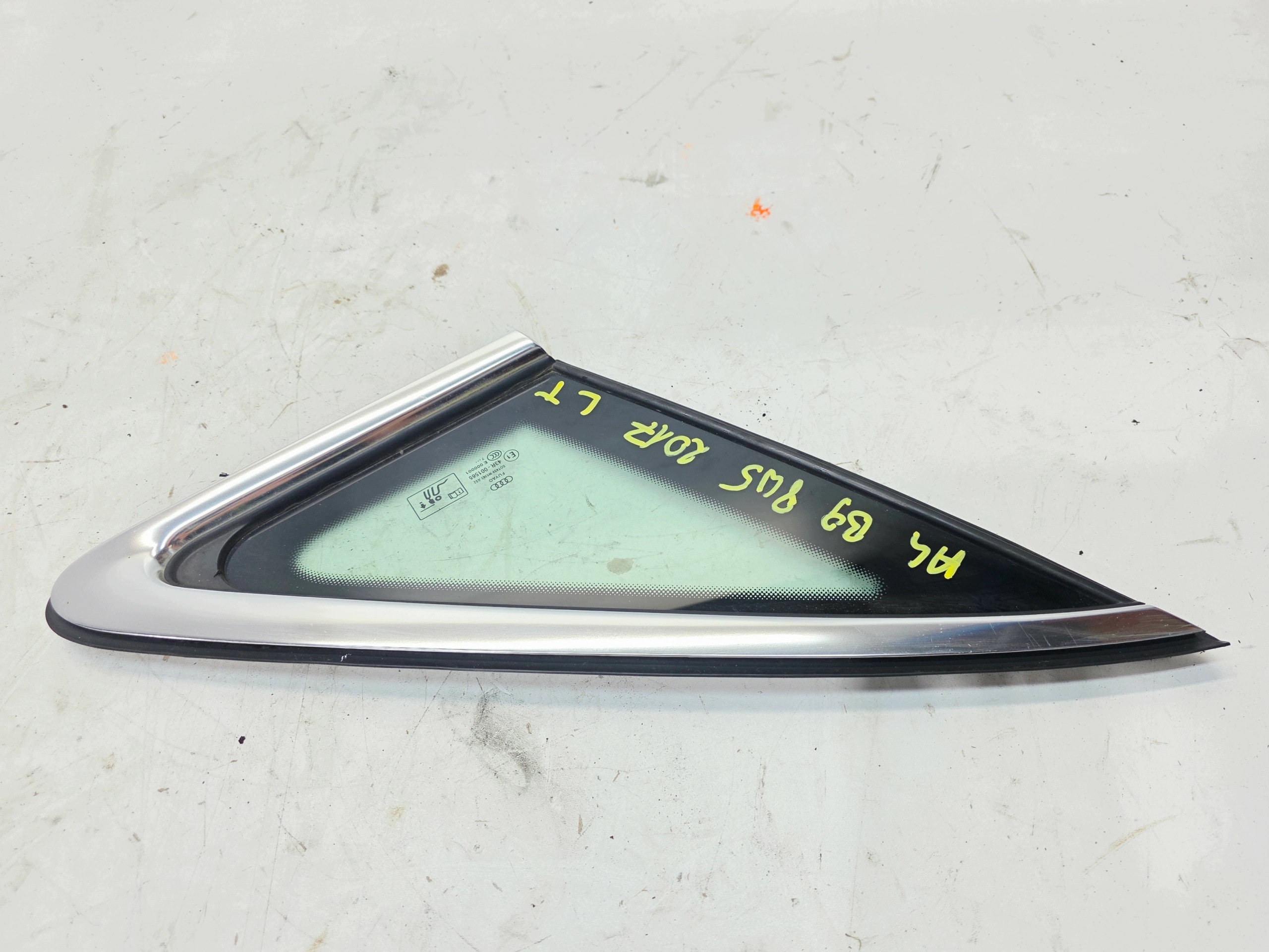 window bodywork left rear part AUDI A4 B9 sedan 8W5845297D 2017R