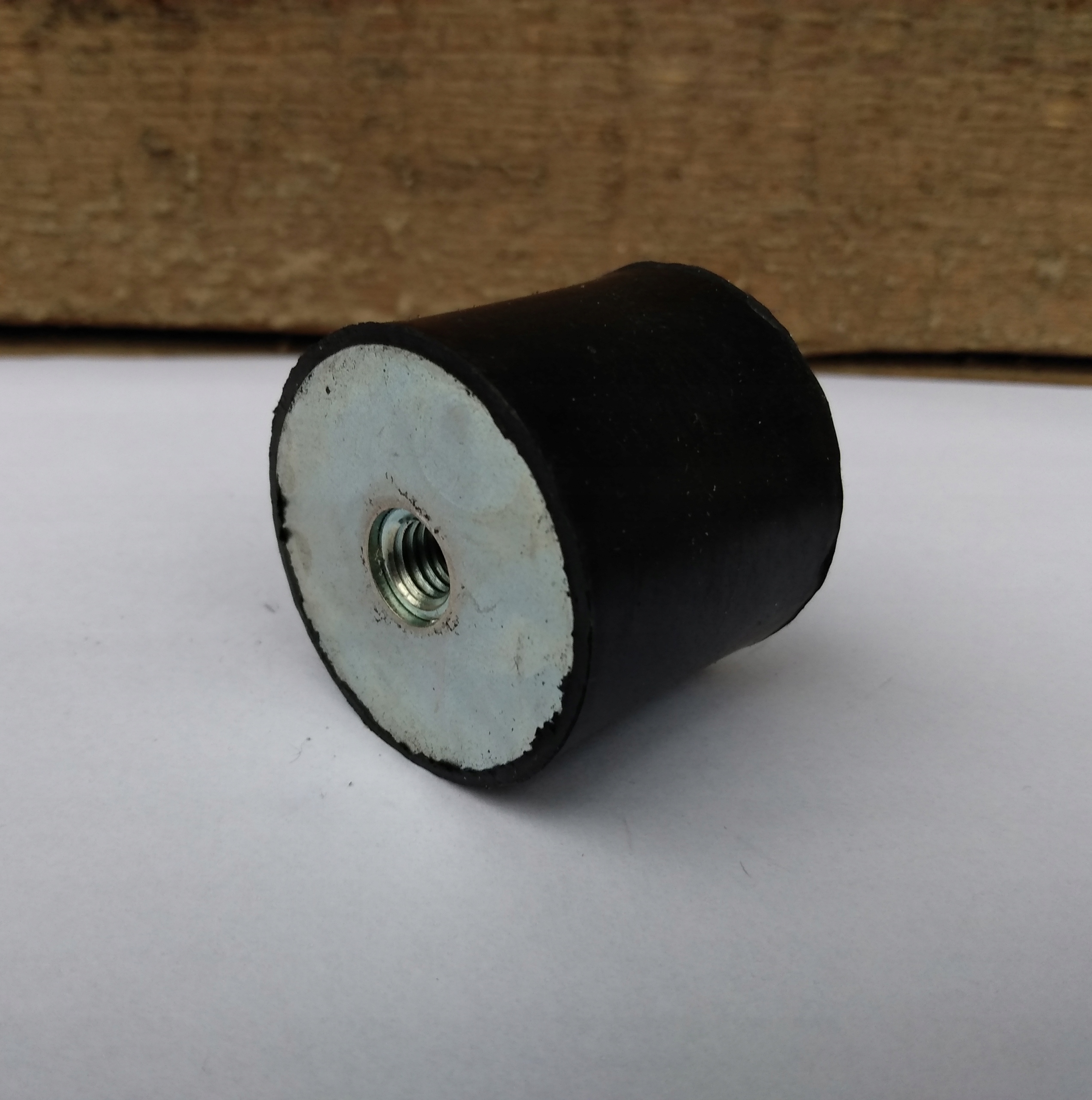 WIBROIZOLATOR C 30x40 M8 poduszka guma Amortyzator Wymiary 30x40 M8