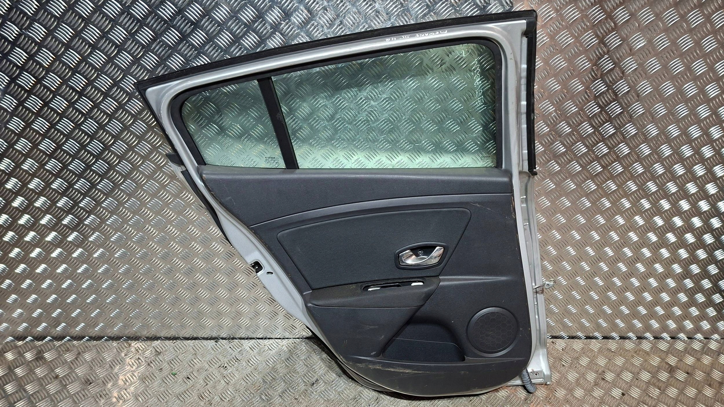 Tür heck links RENAULT MEGANE III HB 2009