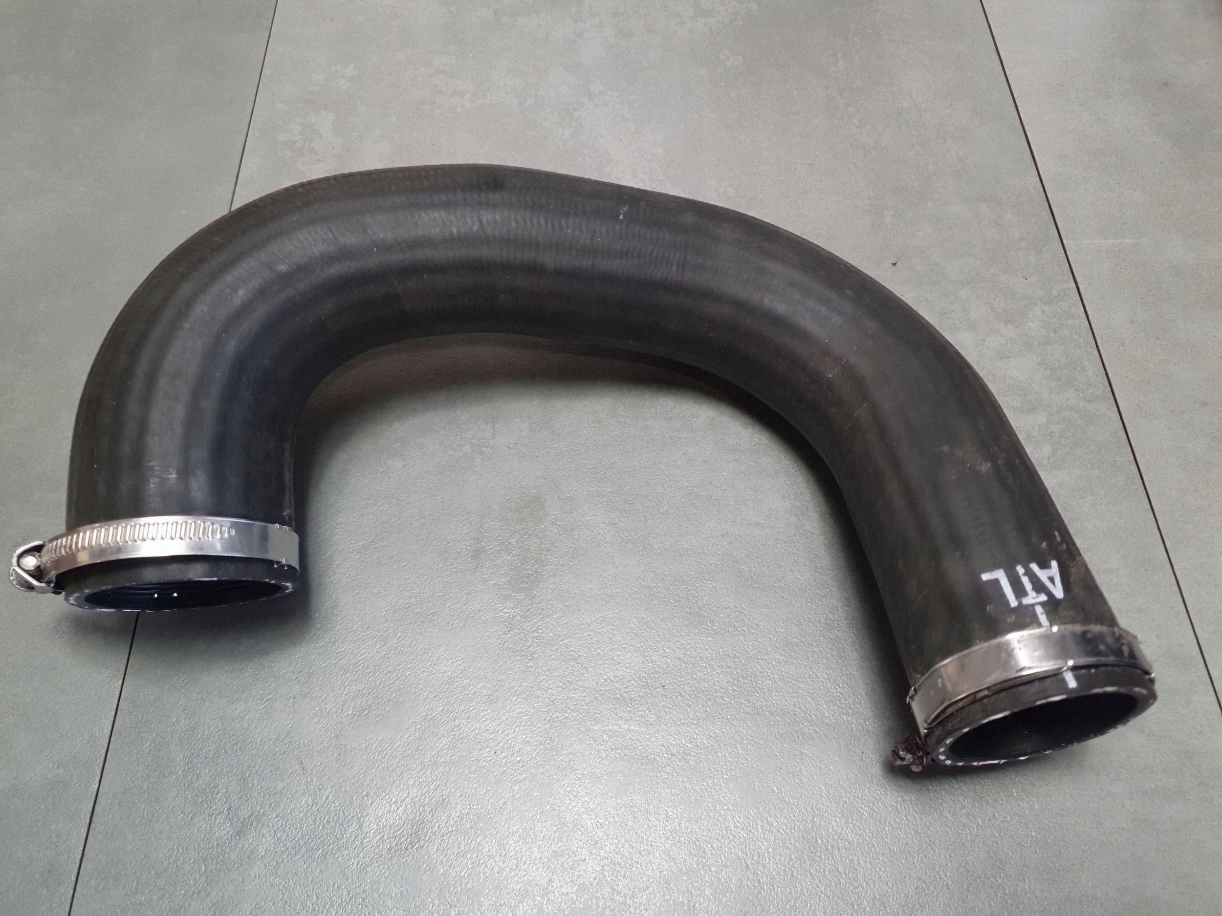 Audi Q8 hadice intercoolera 4M0145738N