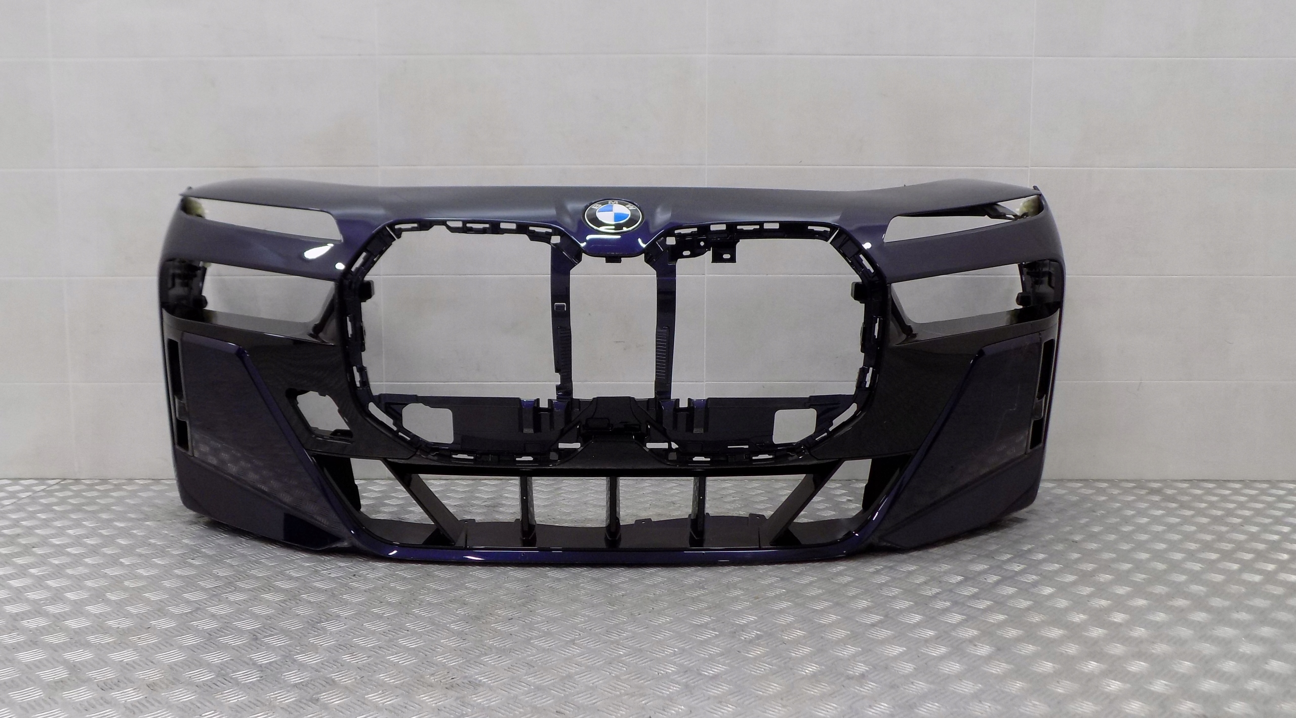 BMW 7 G70 front bumper TANSANITBLAU X10 M-PAK