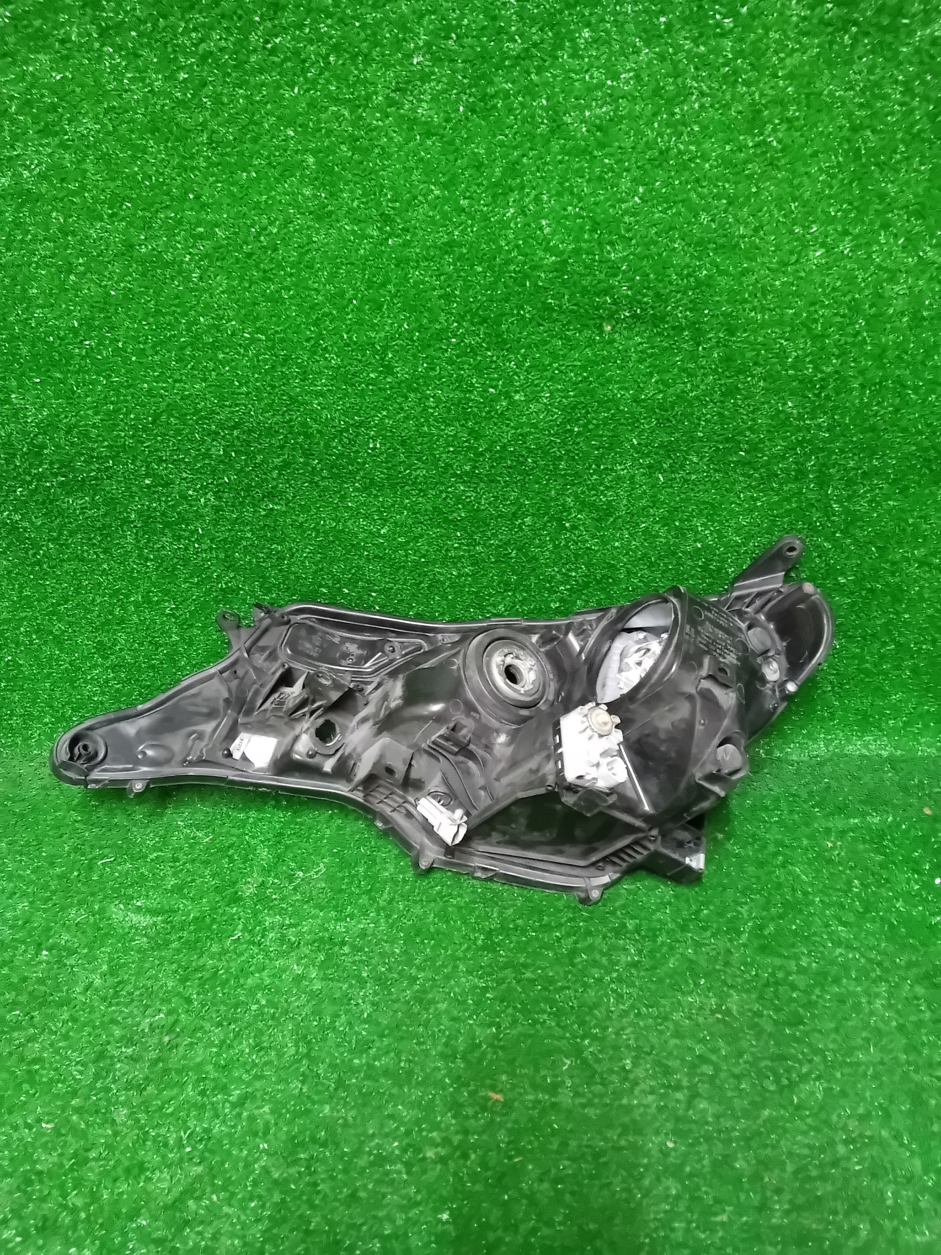 REFLEKTOR right XENON TOYOTA RAV4 IV 13- NR.R