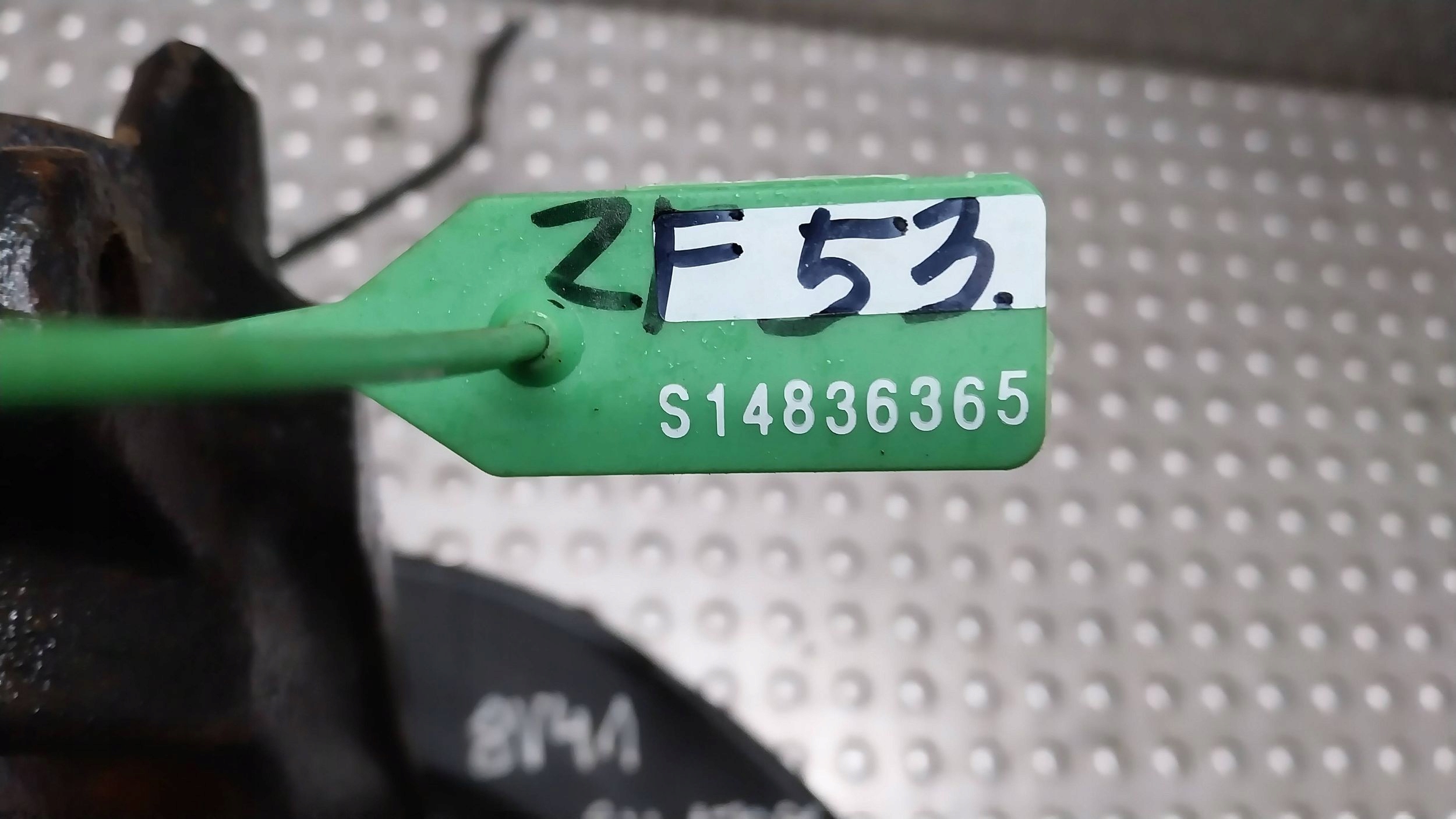 otoč čepu pravý předek 8V41-3K170-AC FORD KUGA MK1