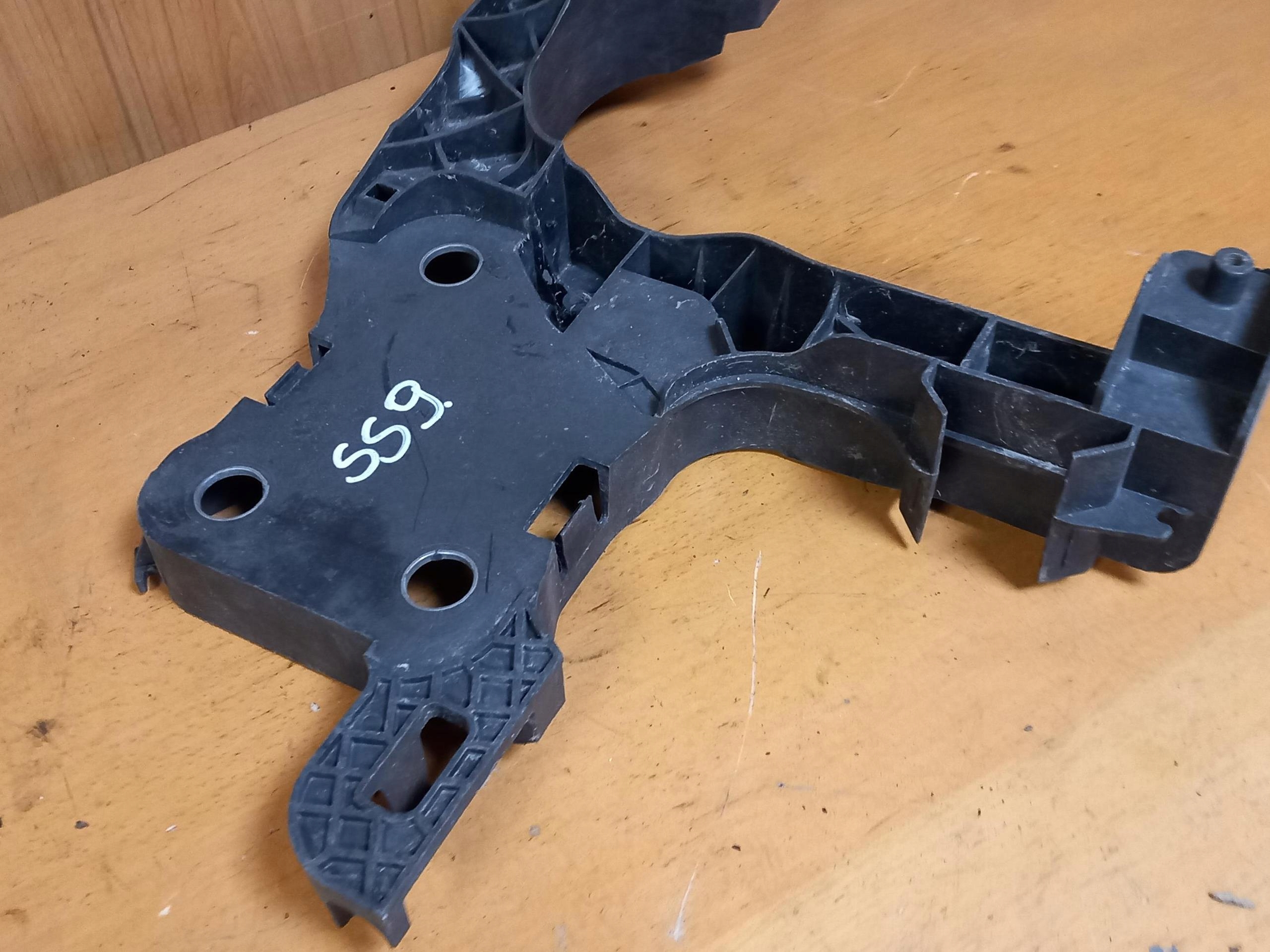 bumper bracket right front RENAULT SCENIC II 8200137496