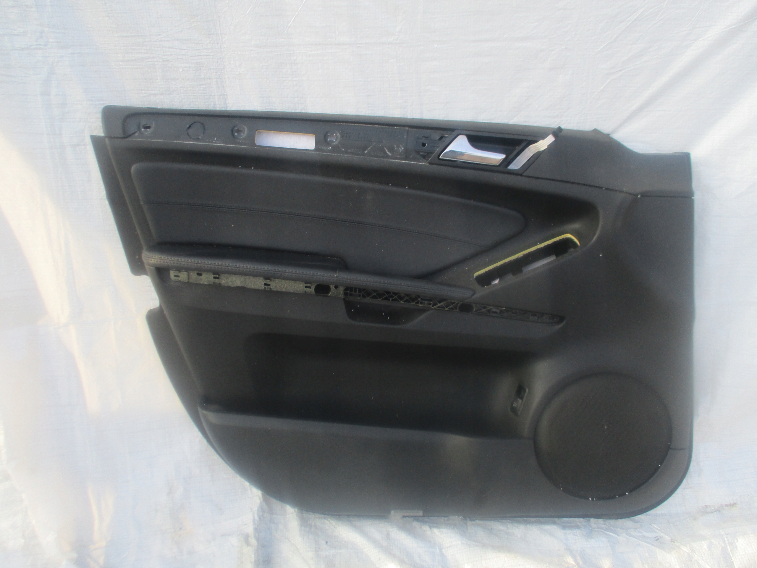 BOCZEK TAPICERKA DRZWI LEWY PRZÓD MERCEDES ML W164