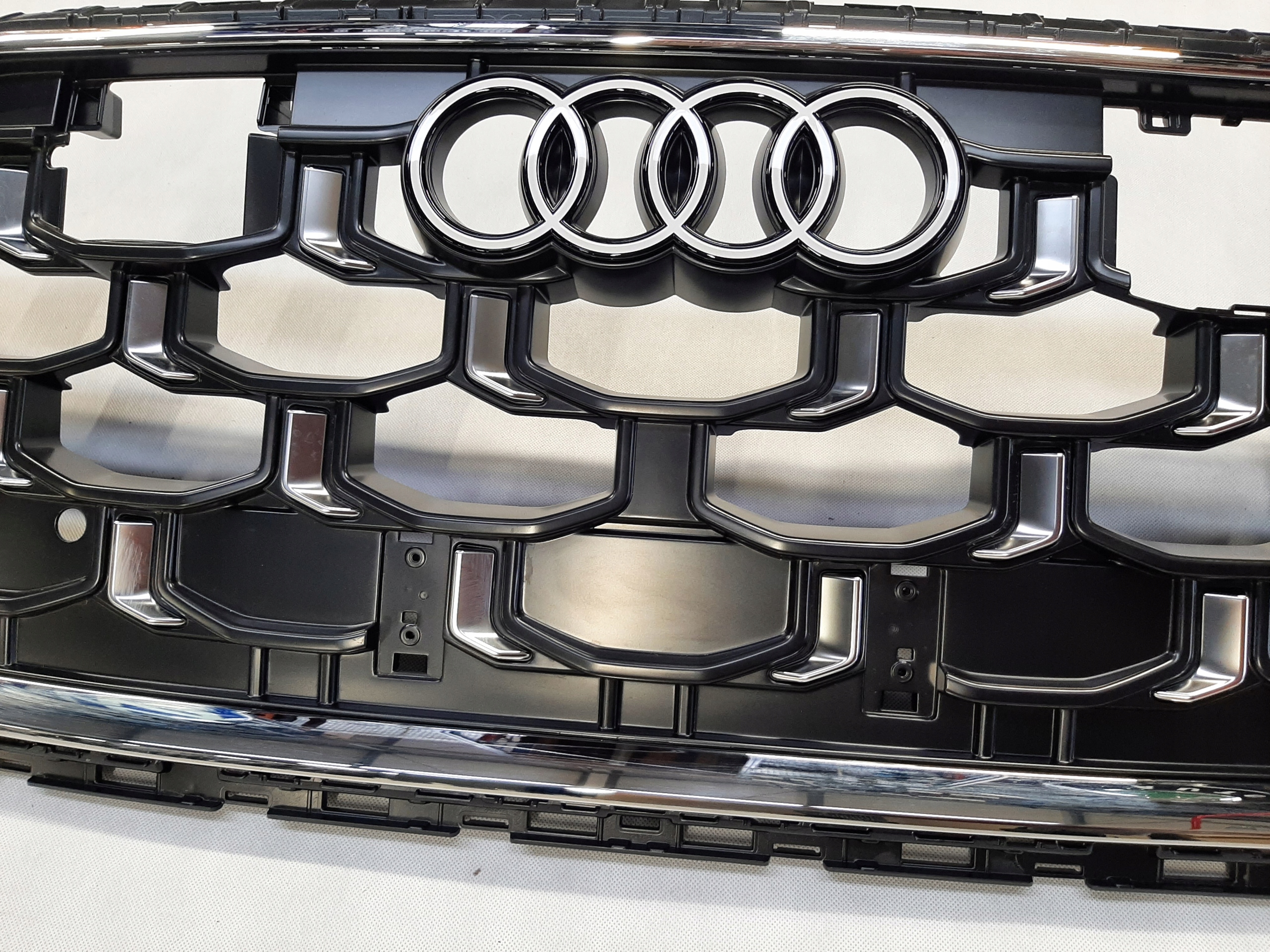 AUDI SQ8 Q8 S-LINE 2024- ATRAPA GRILL 4M8853651BS CK BR CL NOWA Numer katalogowy części 4M8853651BS