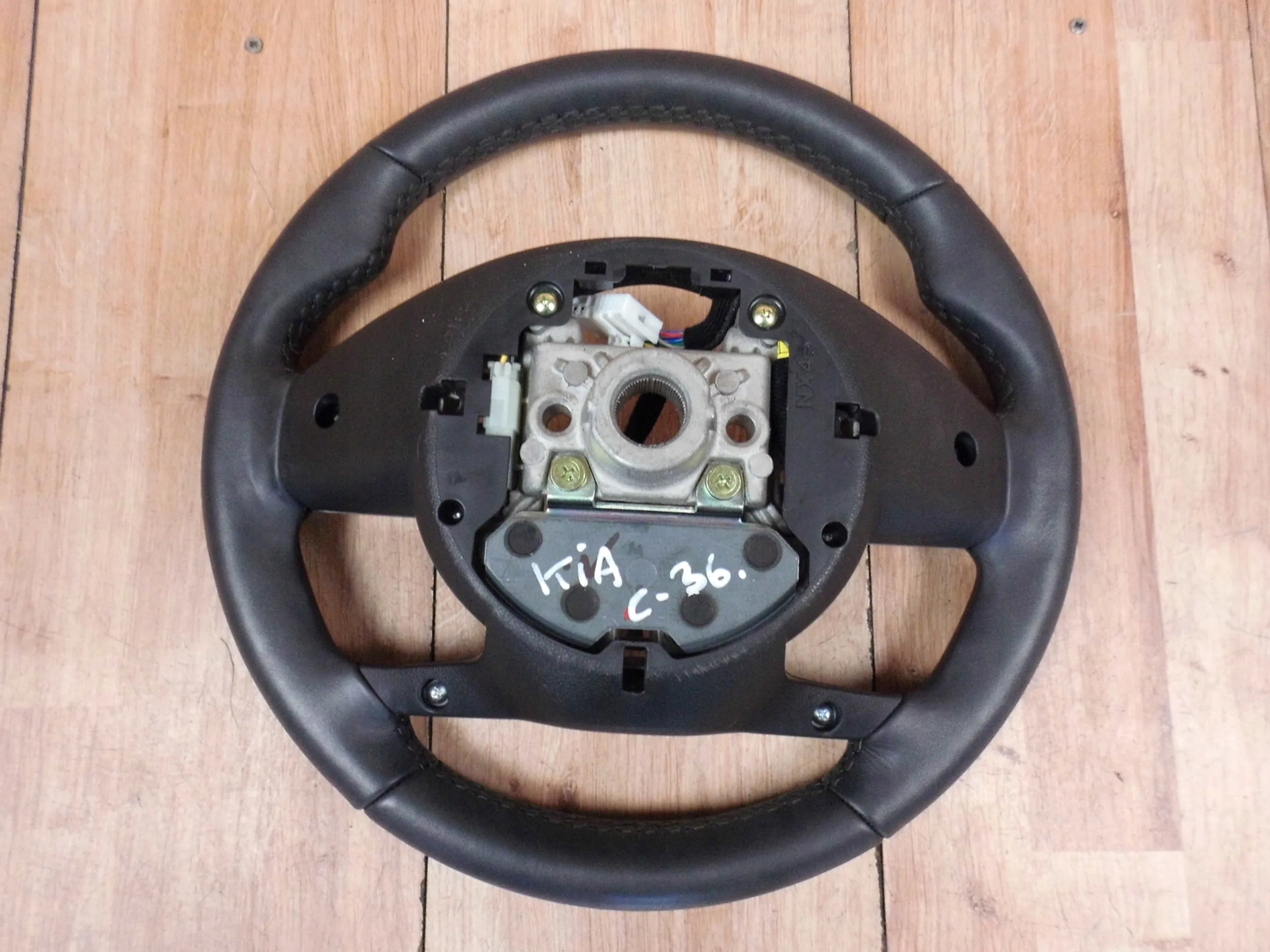Hyundai Tucson IV 2020+ steering wheel, with shifting lAdNa