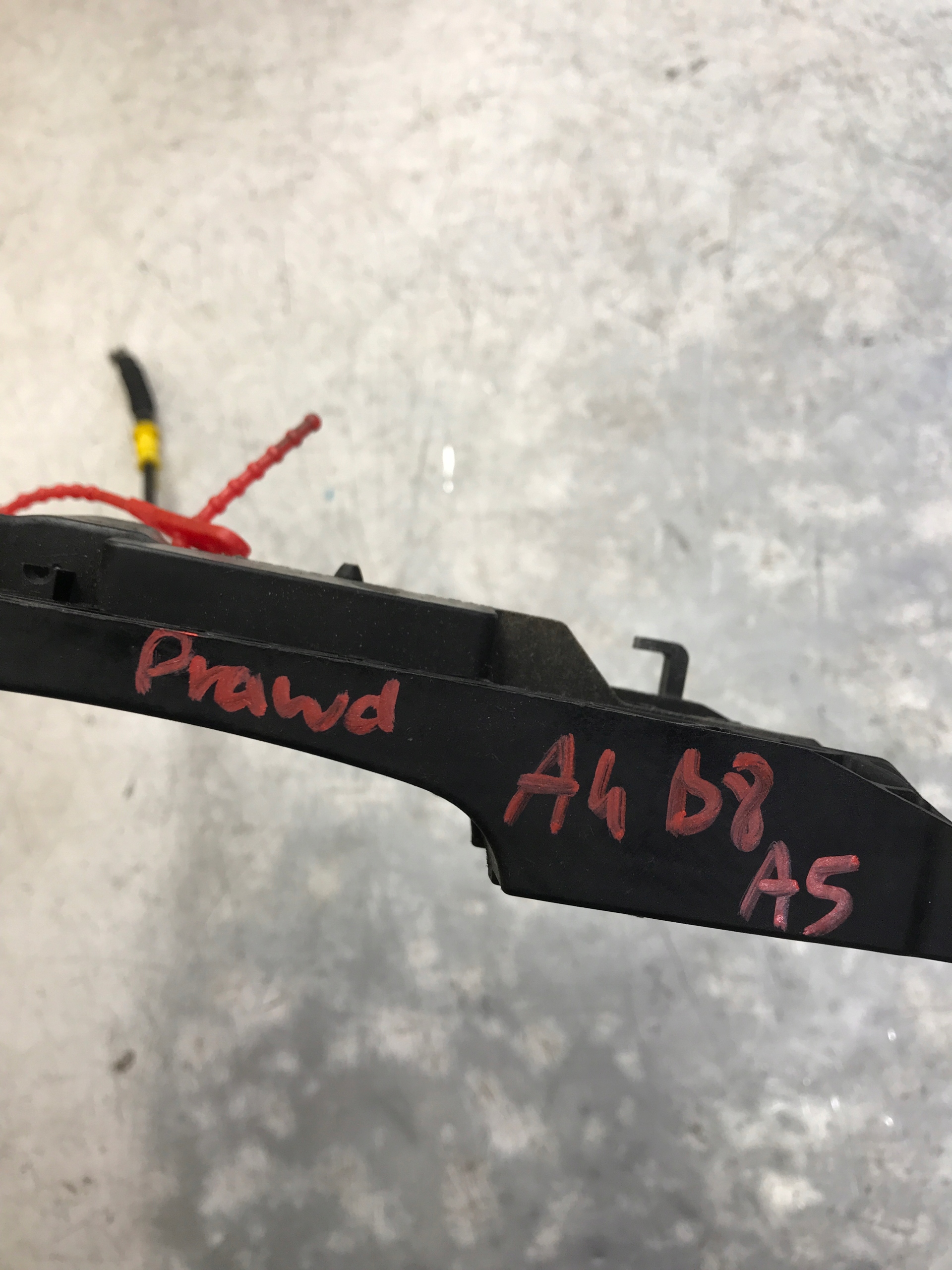 handle right front AUDI A4 B8 A5 8T02837886A